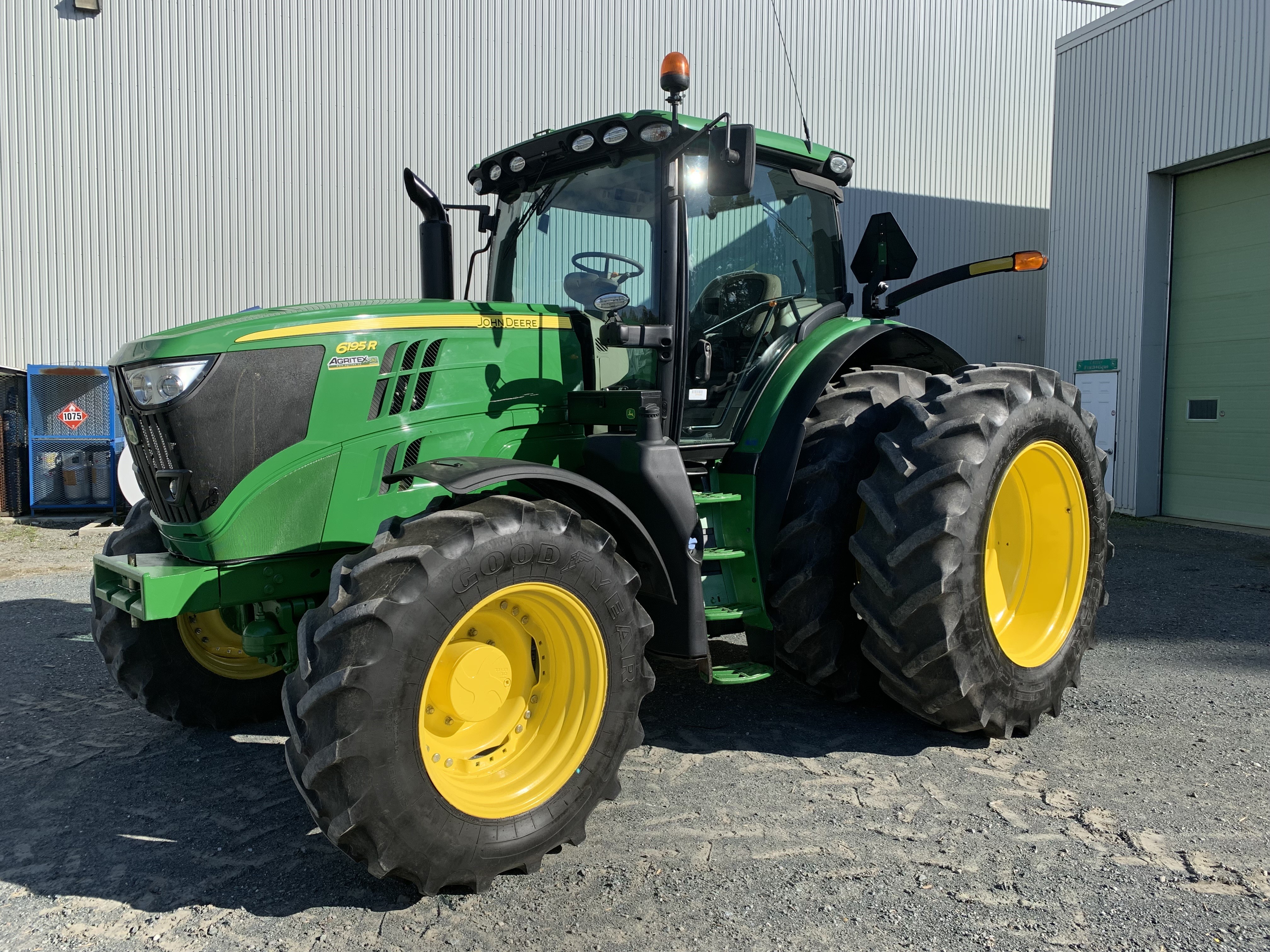 John Deere 6195R 