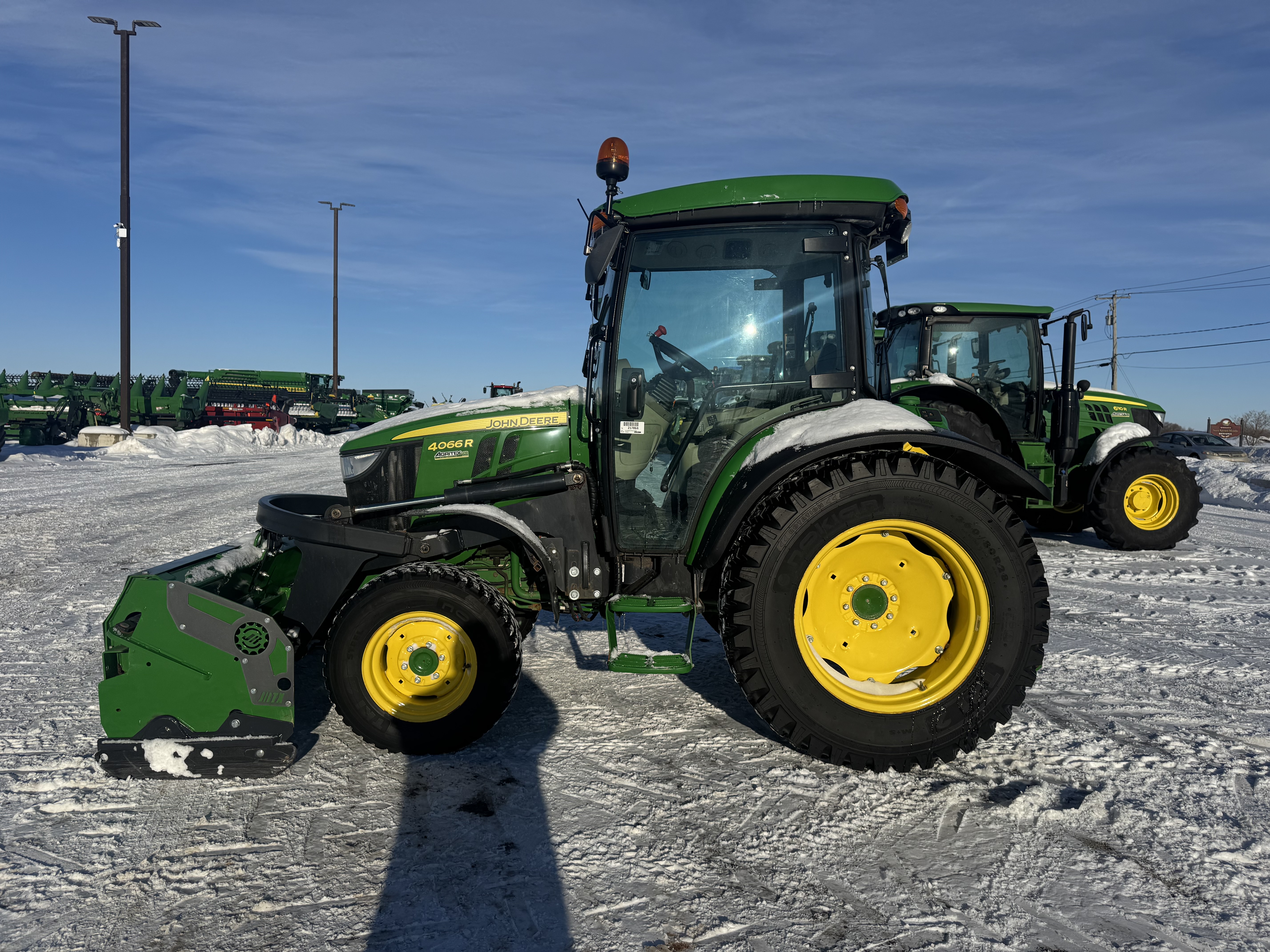 John Deere 4066R GRATTE NOKIAN    