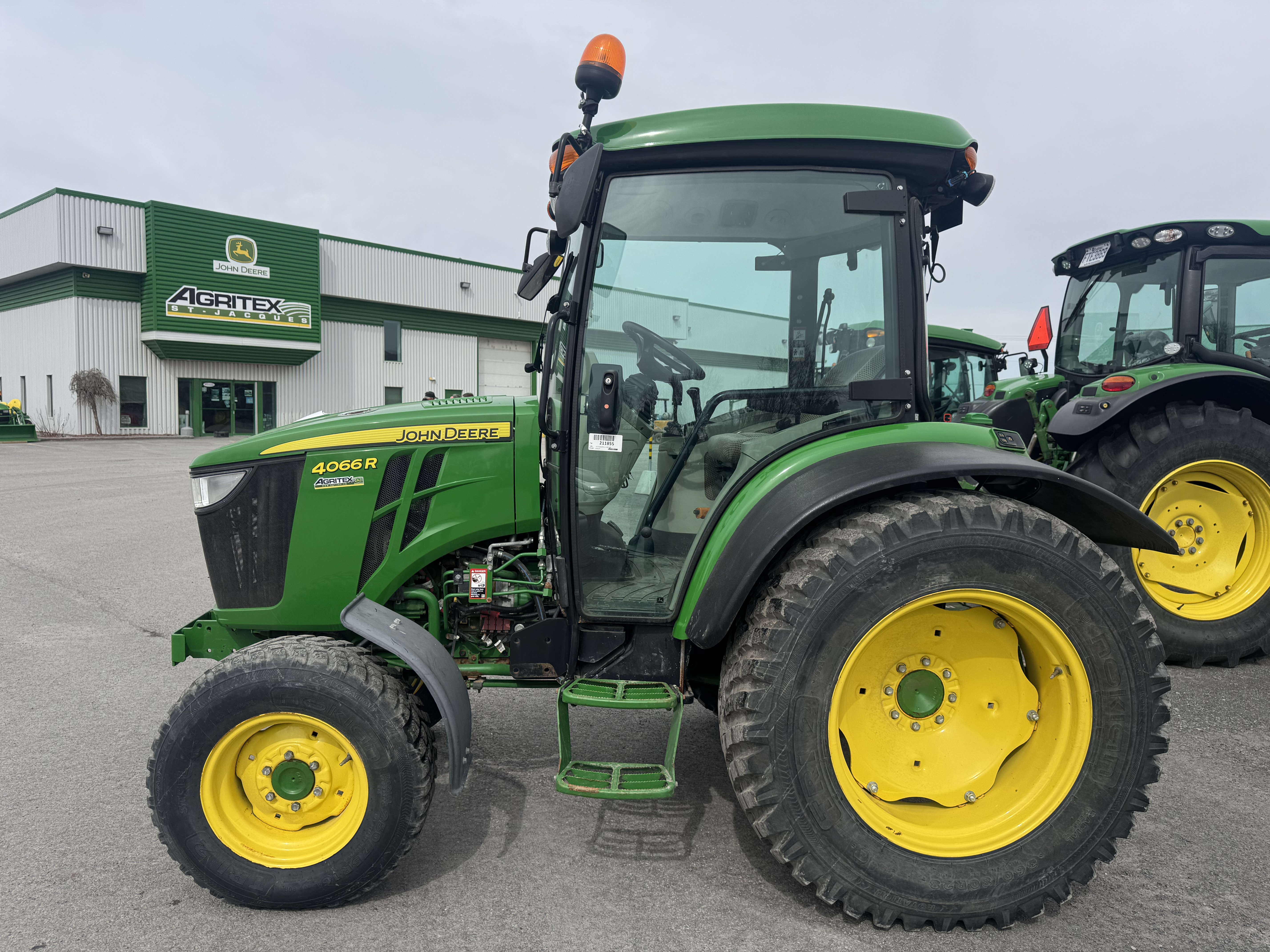 John Deere 4066R NOKIAN 