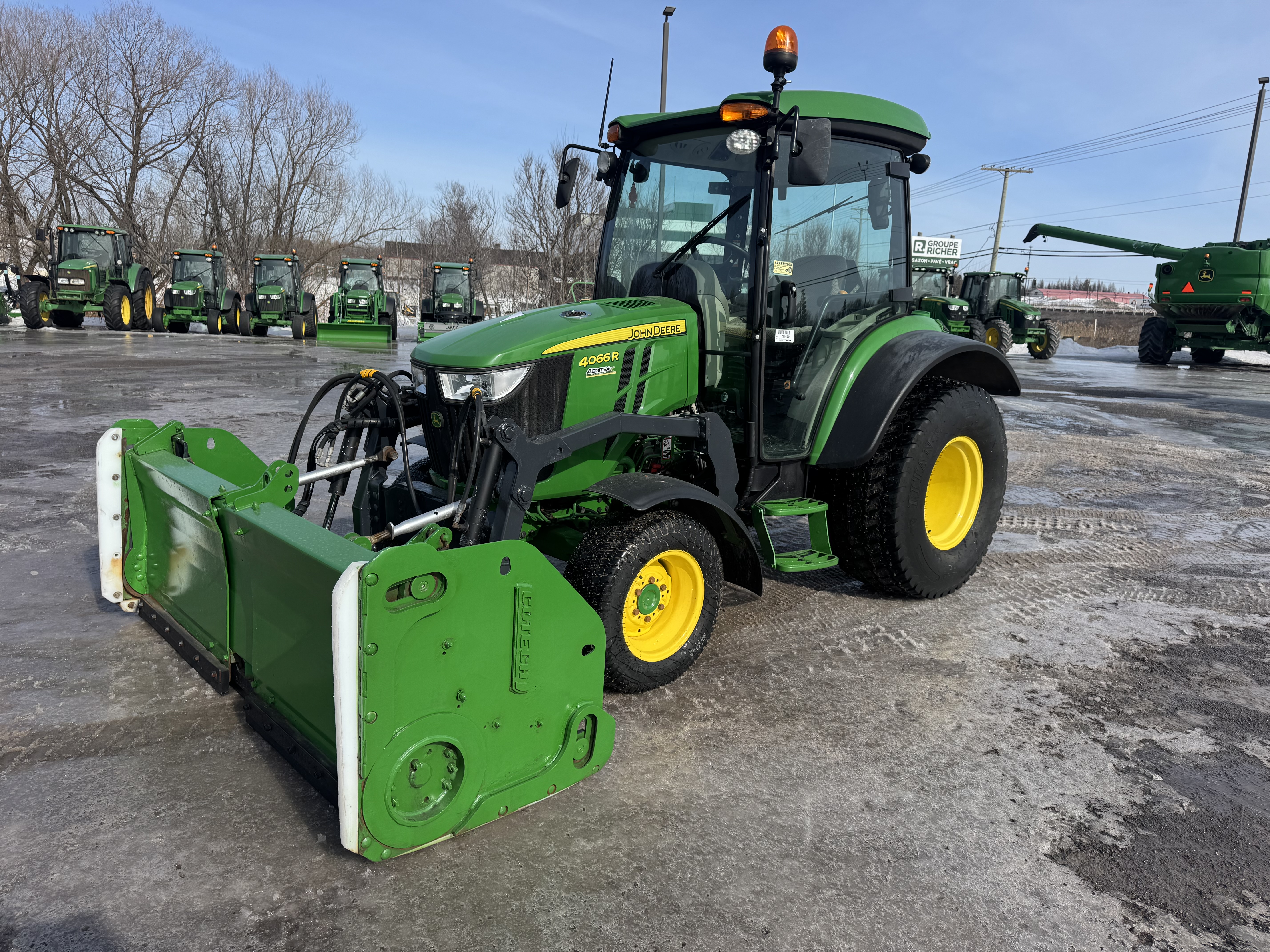 John Deere 4066R GRATTE TURF    