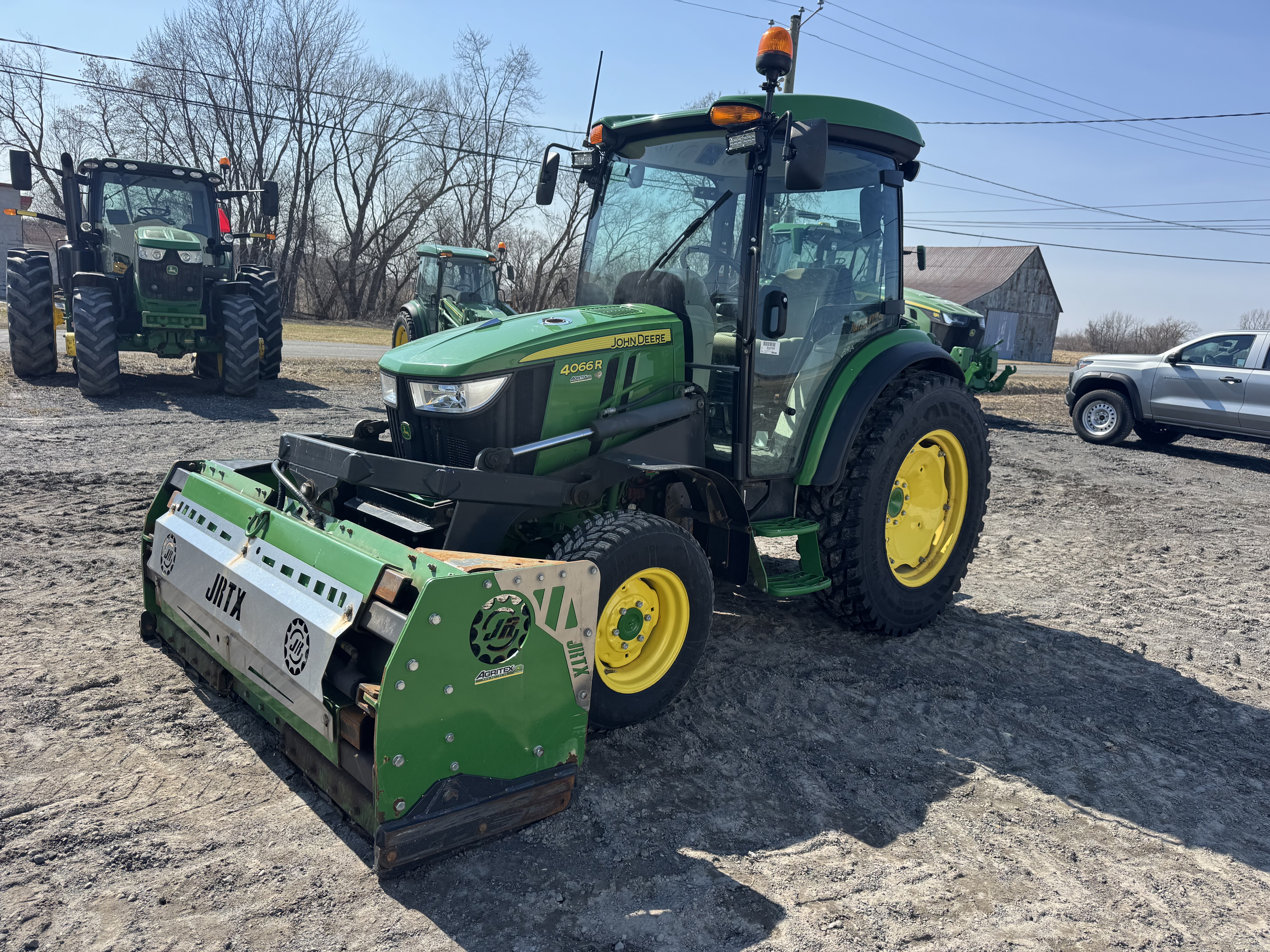 John Deere 4066R GRATTE NOKIAN    