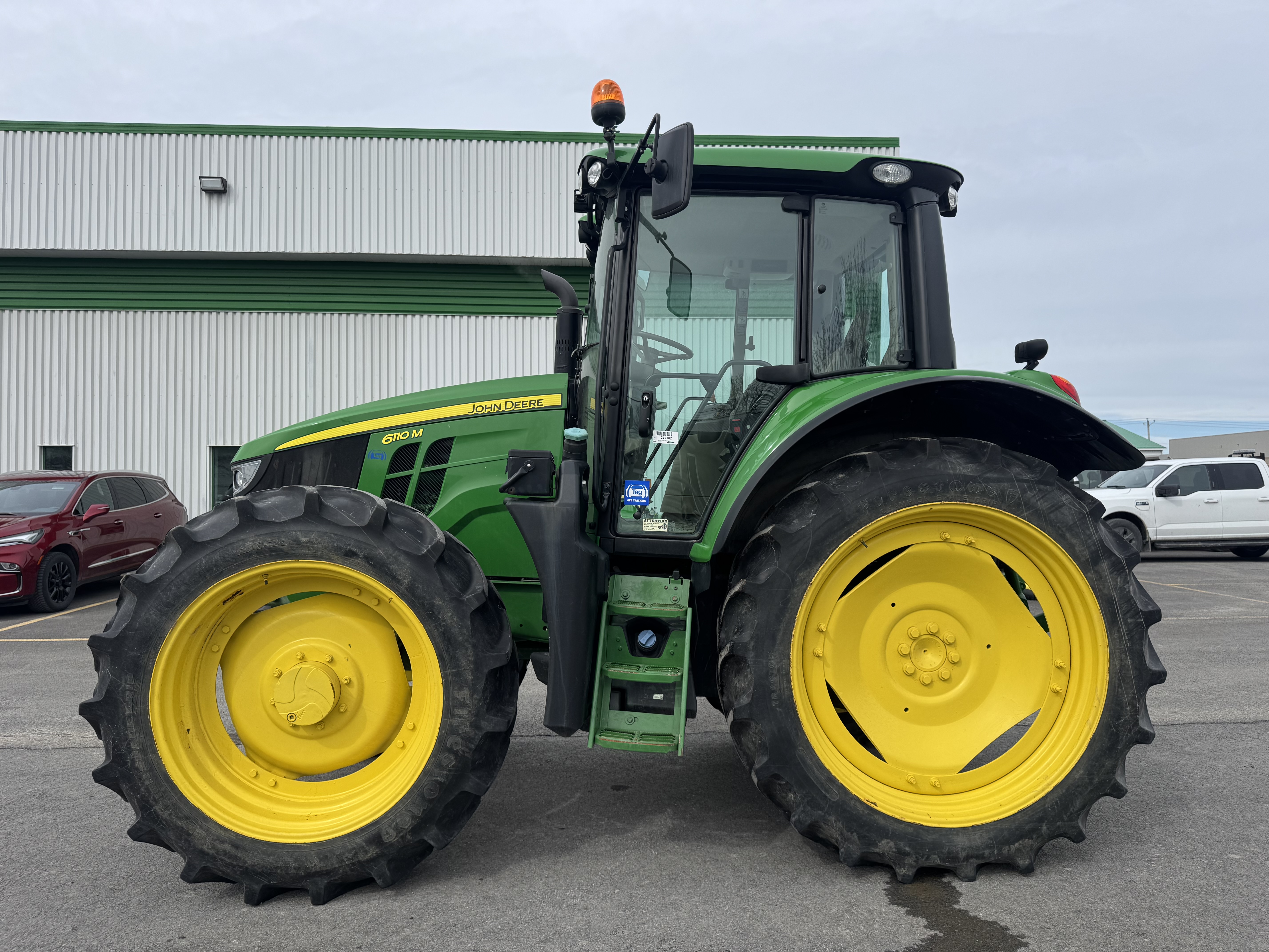 John Deere 6110M