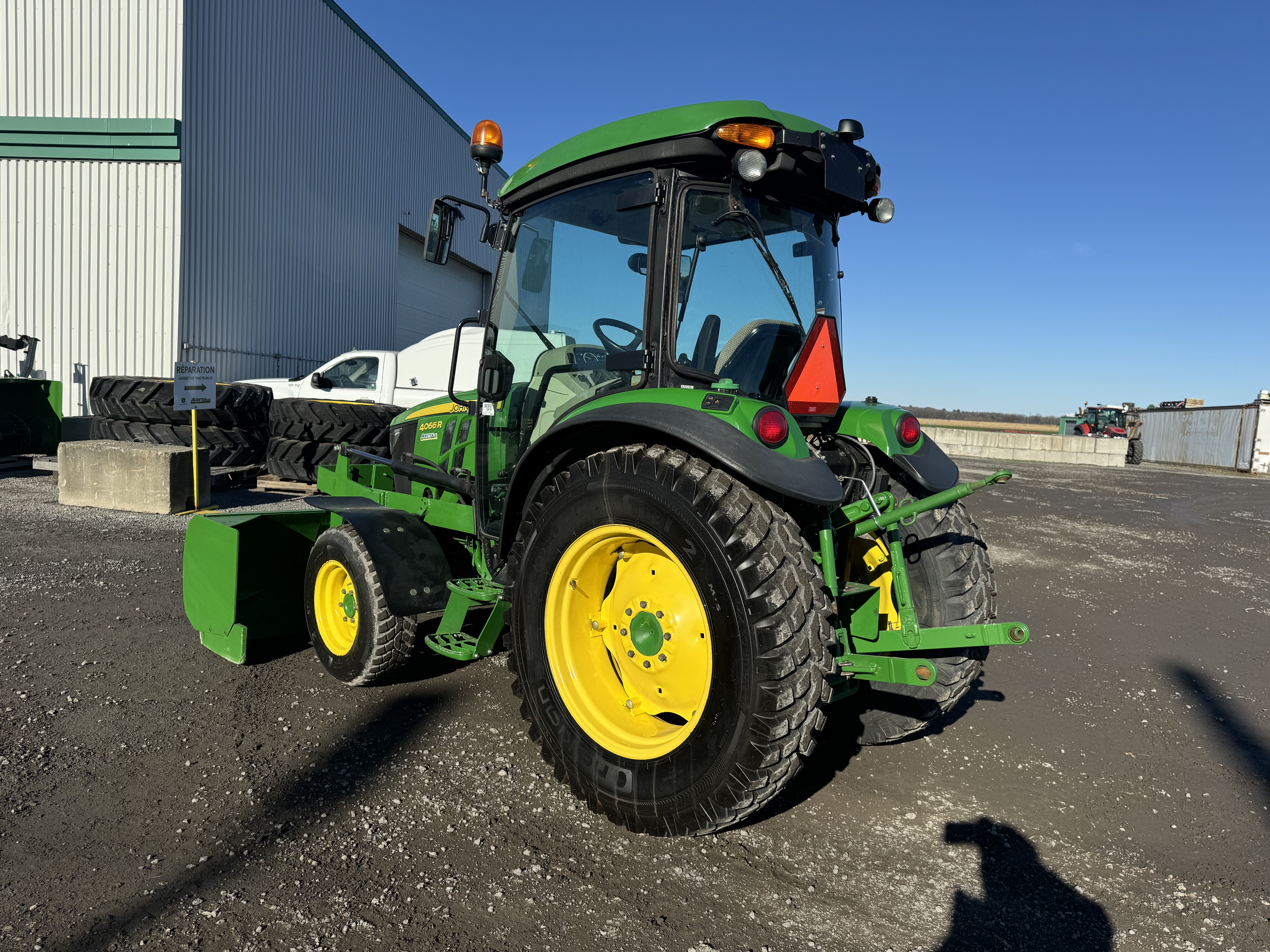 John Deere 4066R GRATTE NOKIAN    