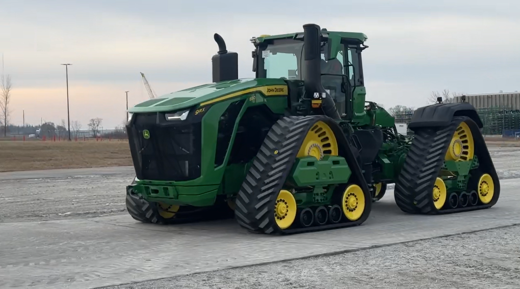 nouveau-9RX830-johndeere-agritex-essai-usine