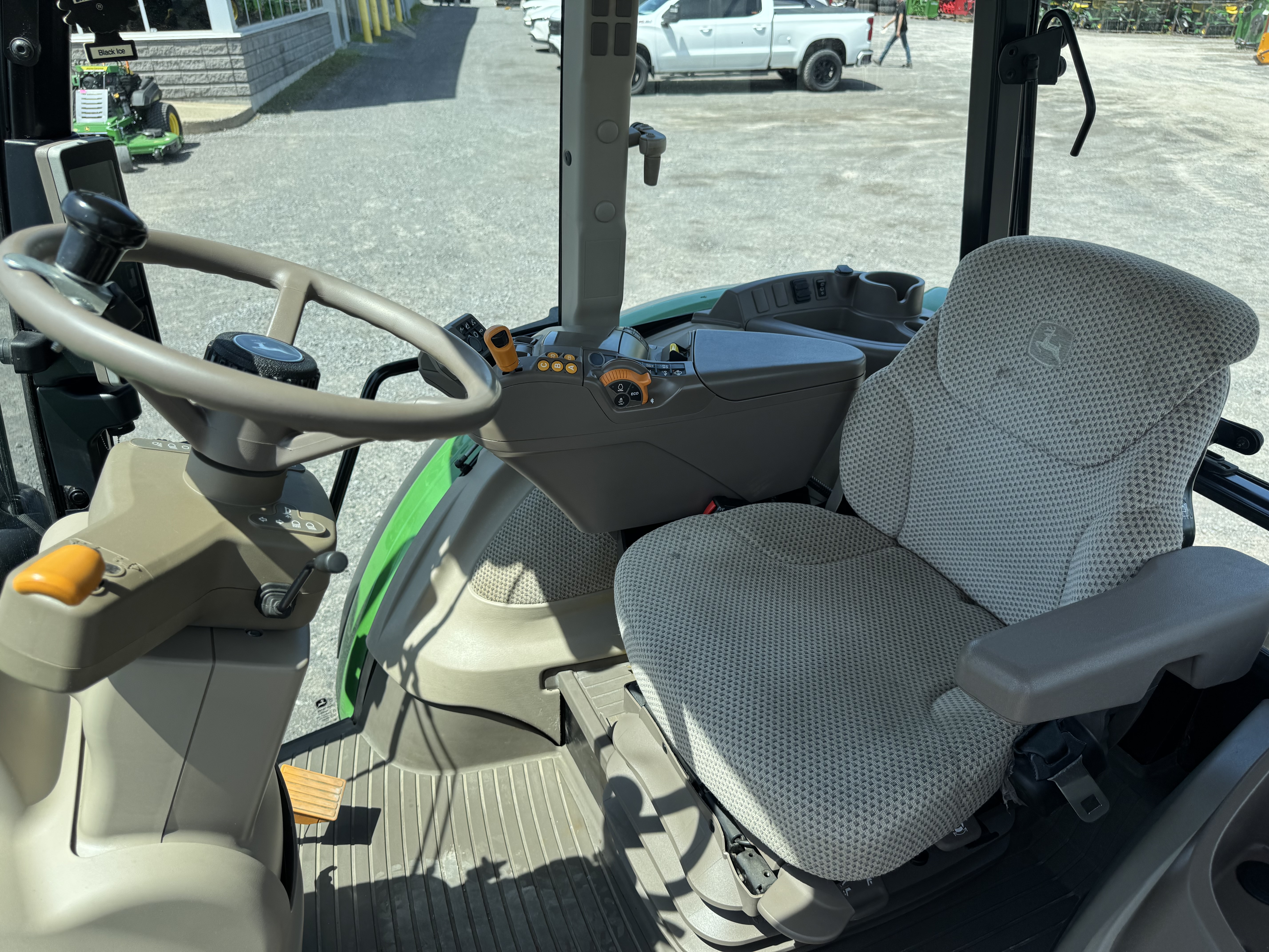 John Deere 5090R  