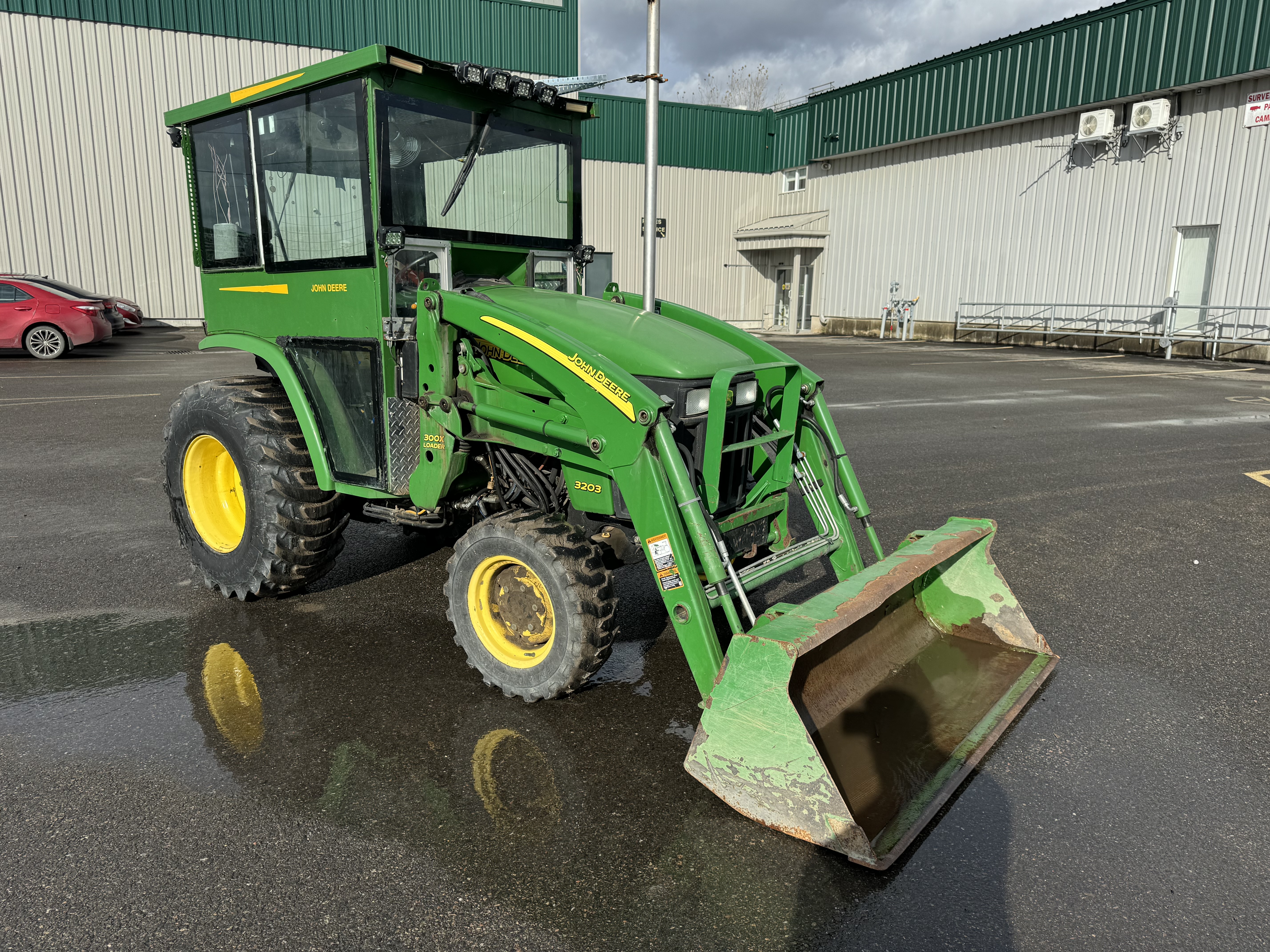 John Deere 3203