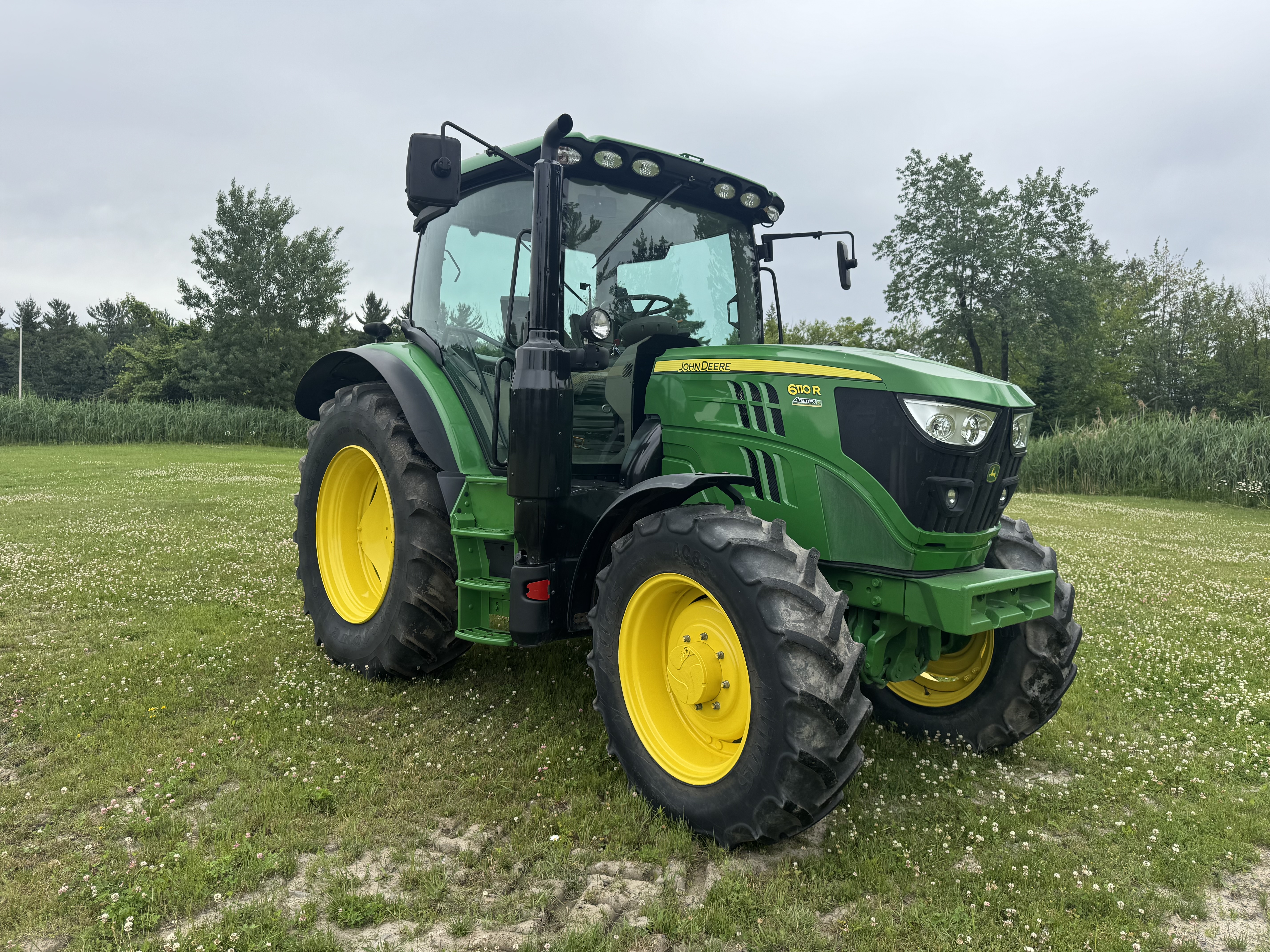 John Deere 6110R 