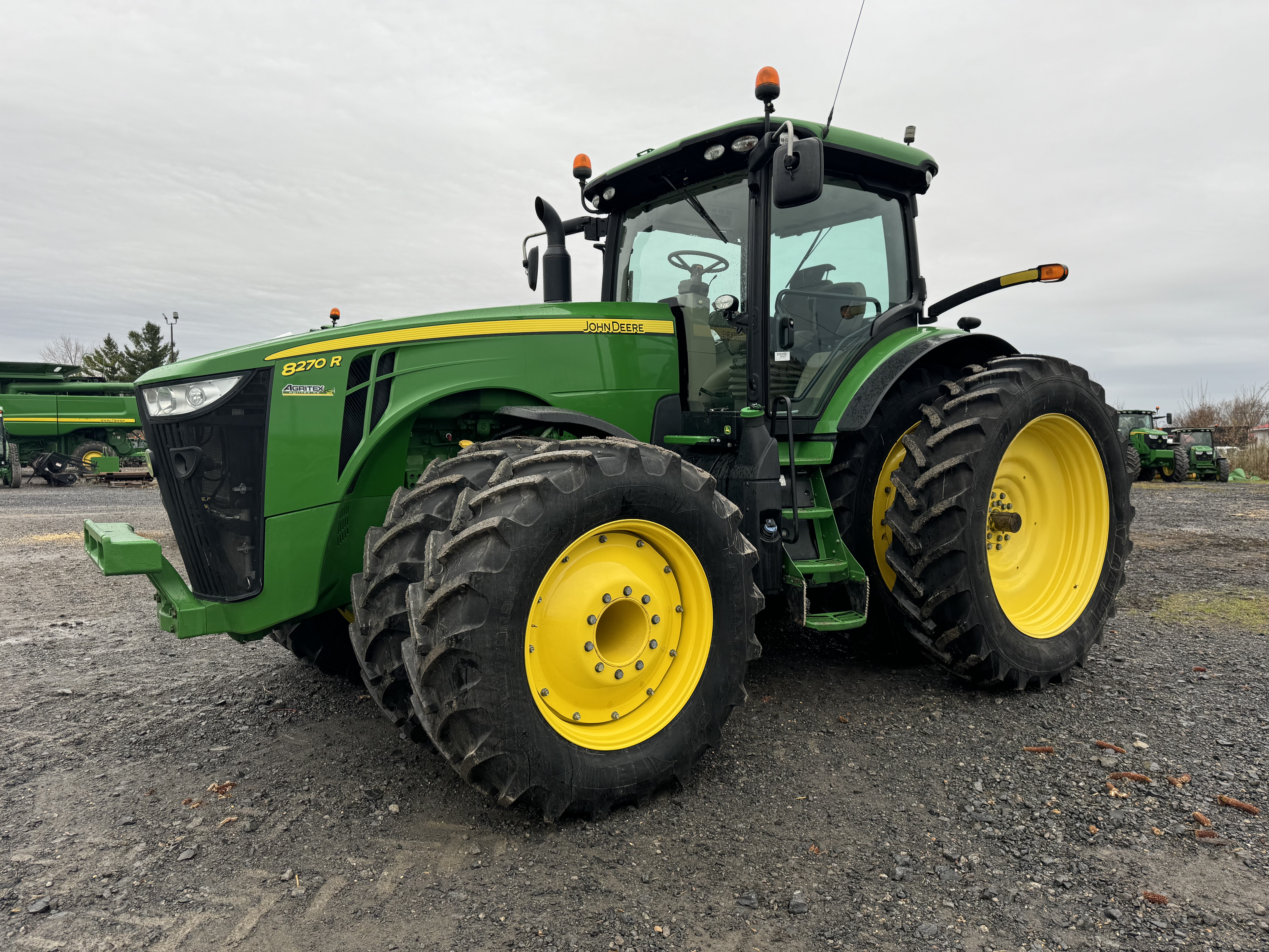 John Deere 8270R 