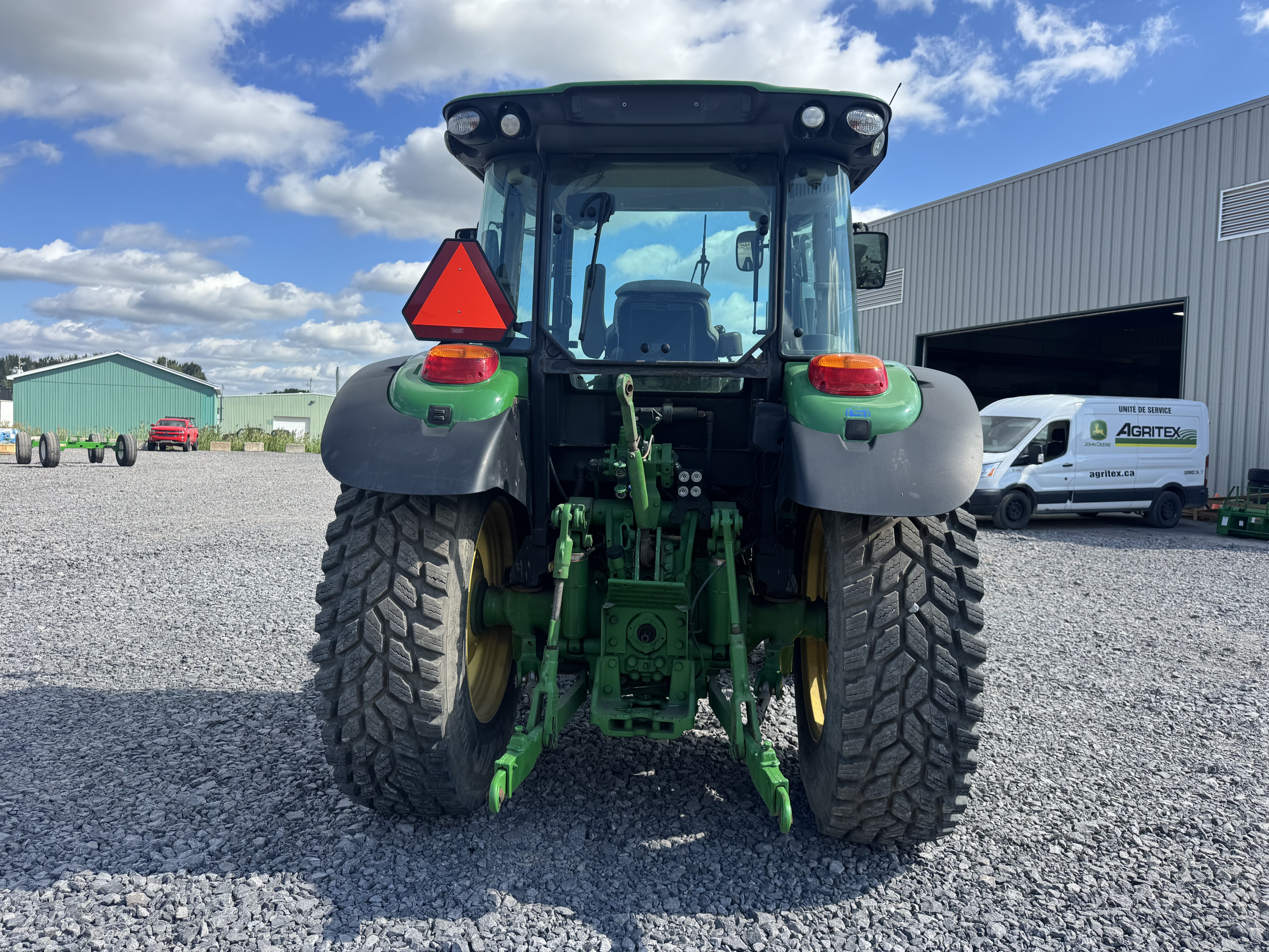 John Deere 5115R GRATTE