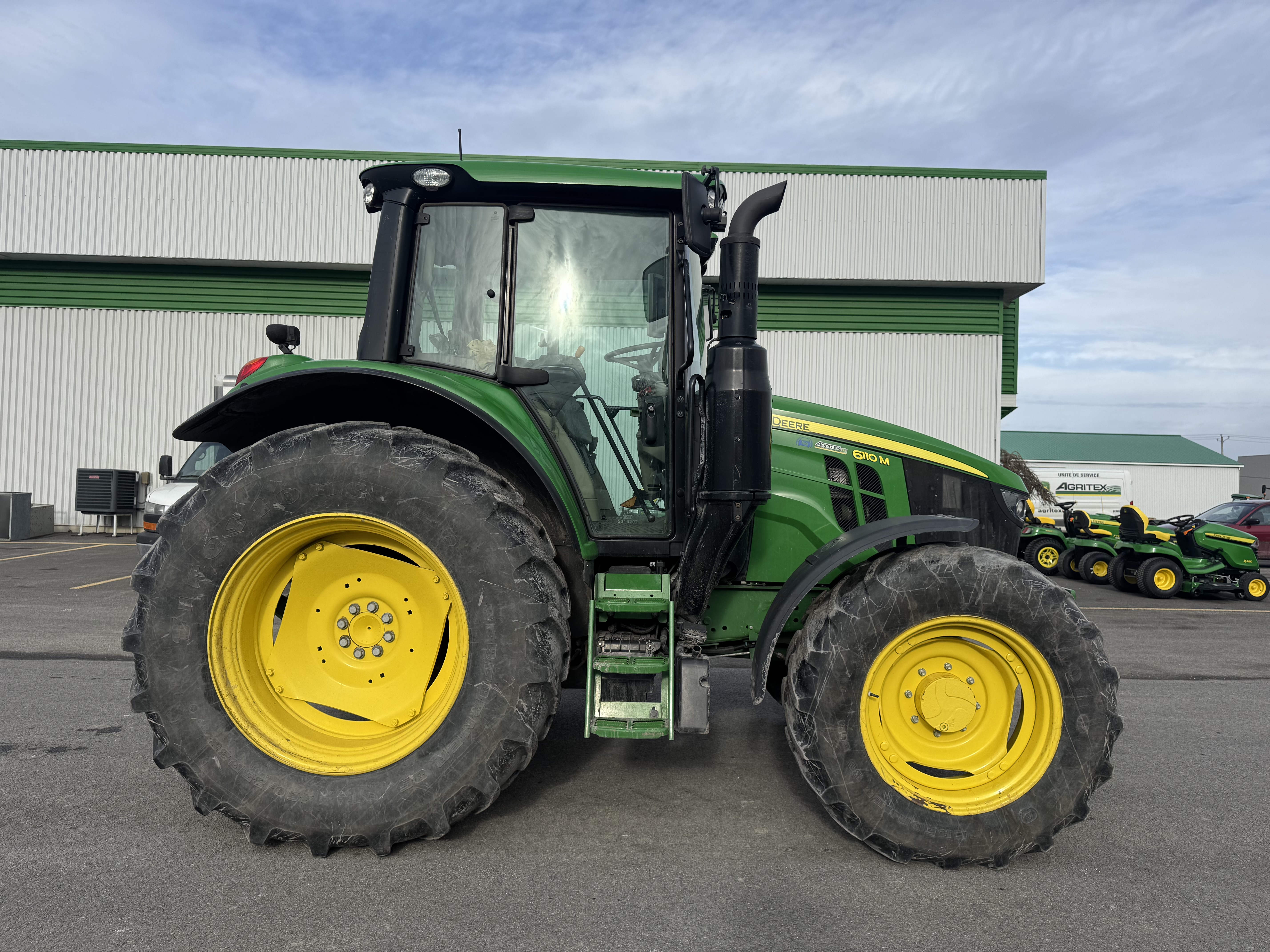 John Deere 6110M 