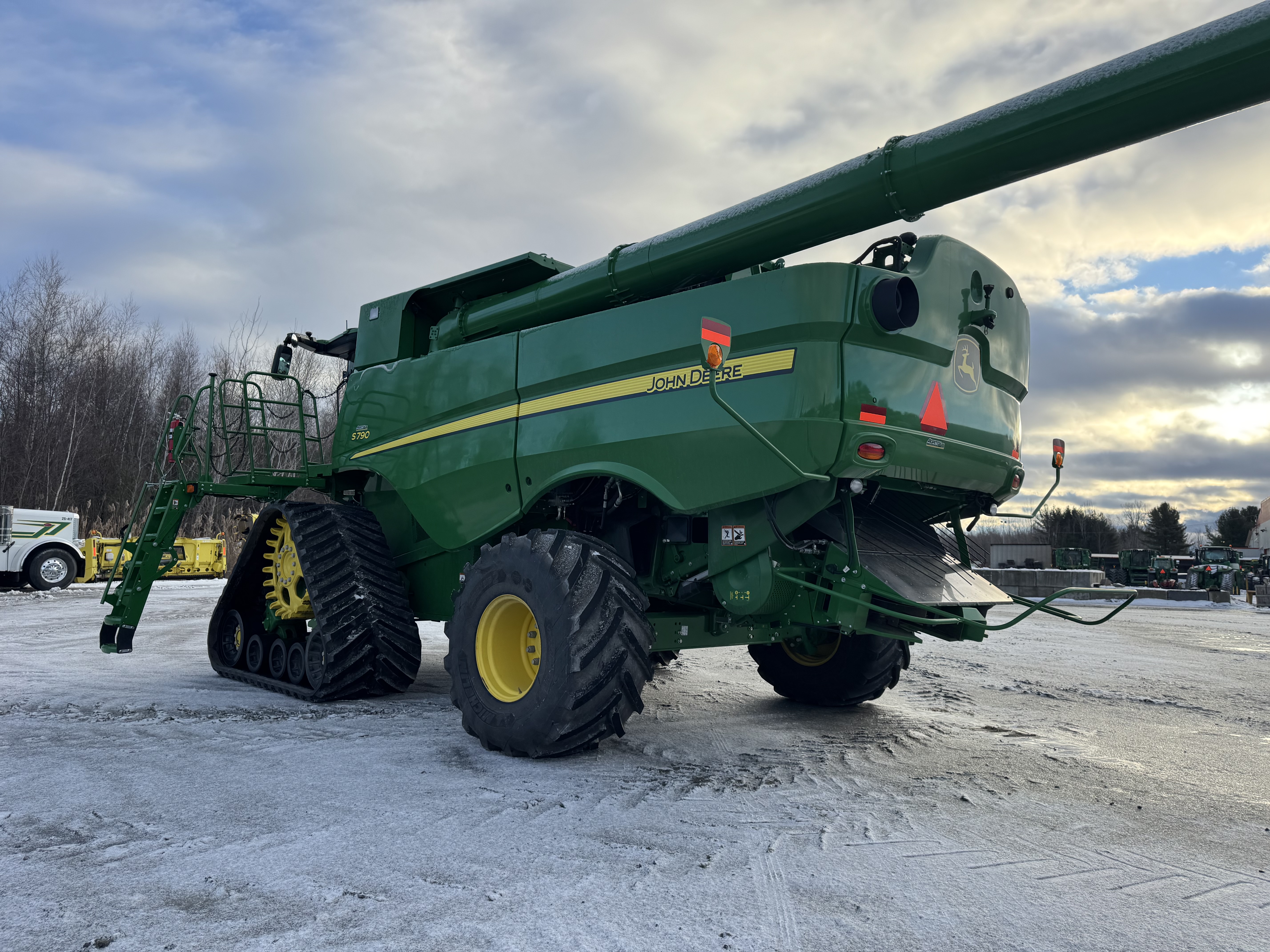 John Deere S790