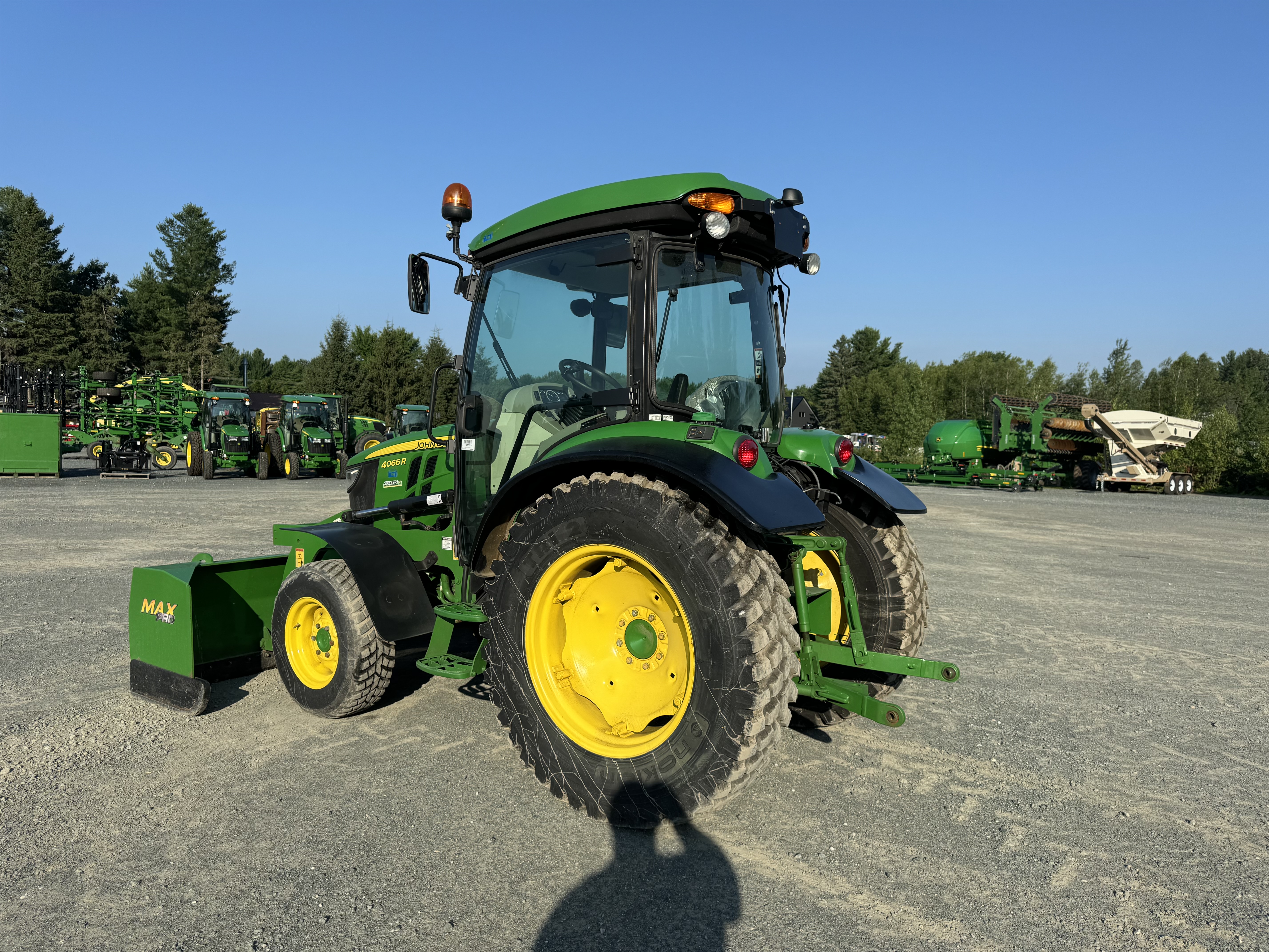 John Deere 4066R GRATTE NOKIAN  