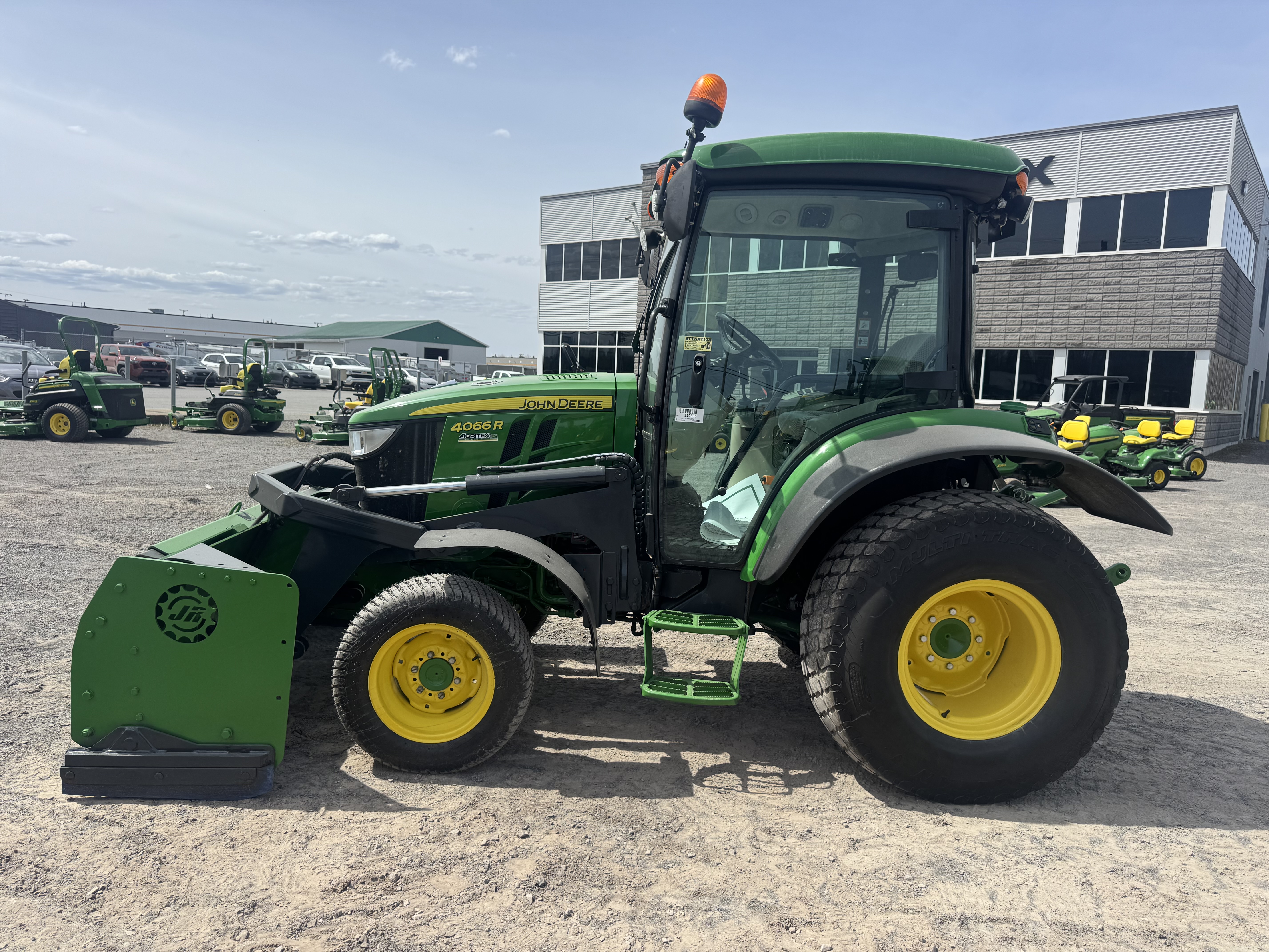 John Deere 4066R GRATTE TURF    