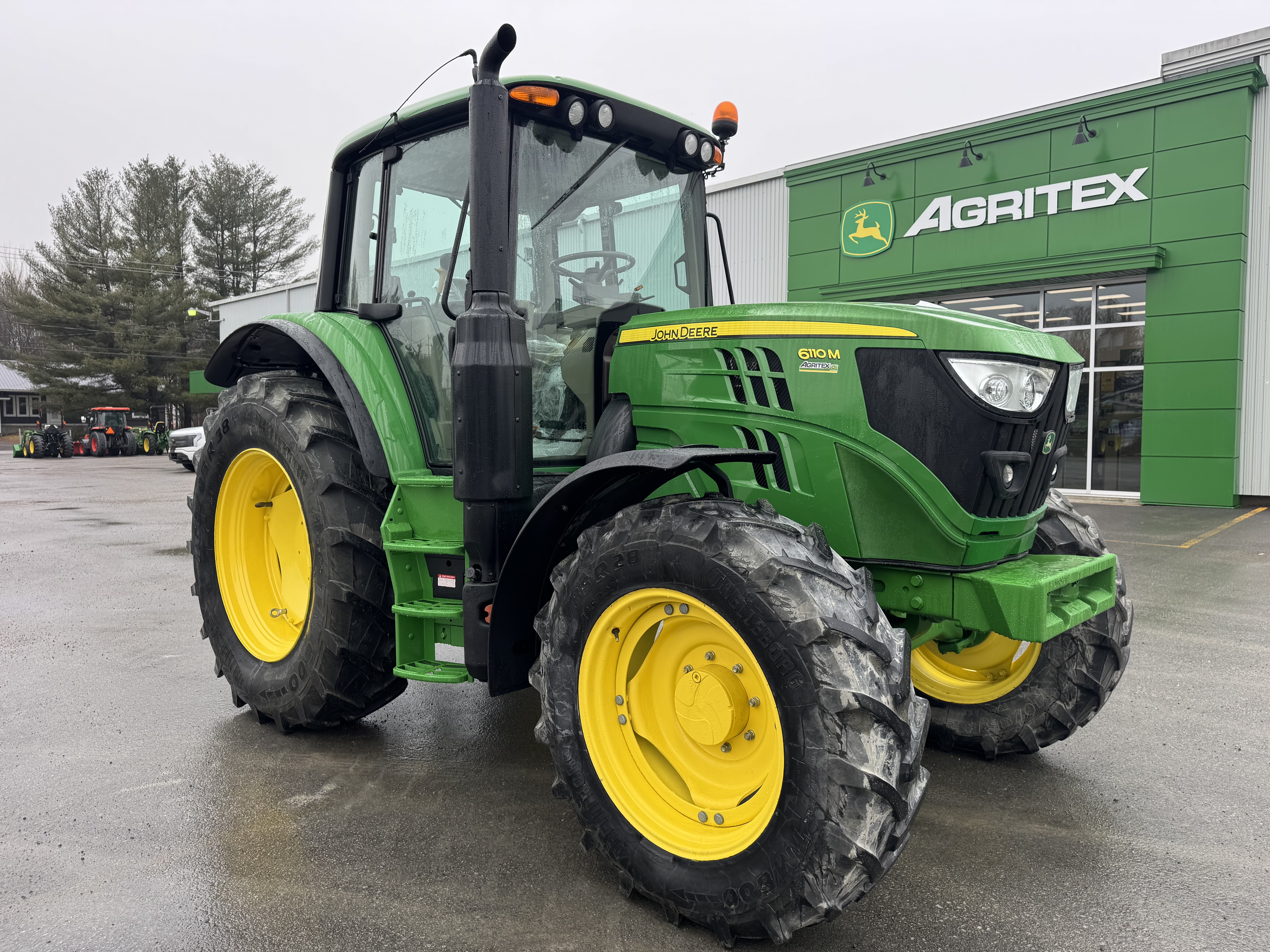 John Deere 6110M