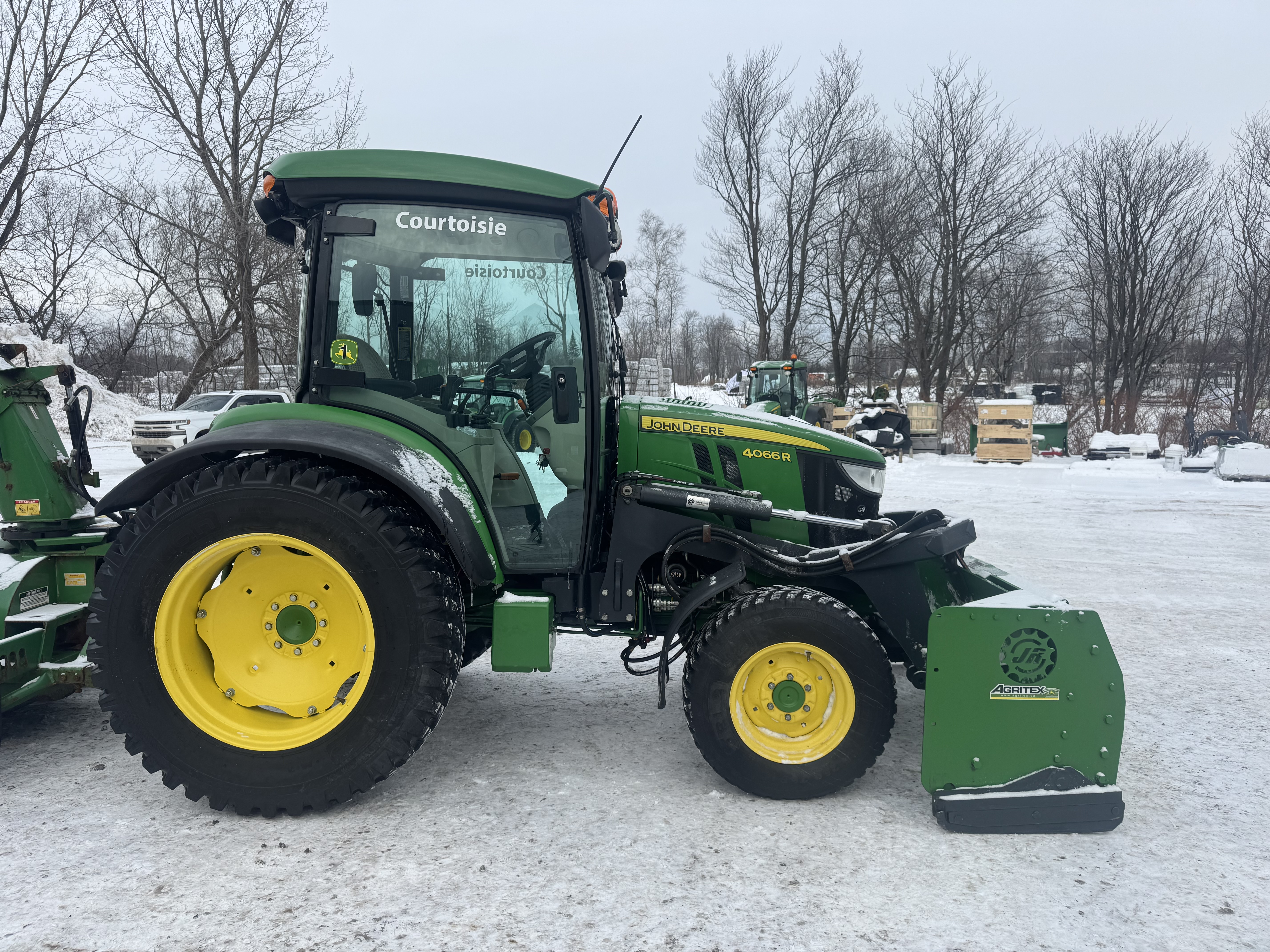 John Deere 4066R GRATTE NOKIAN