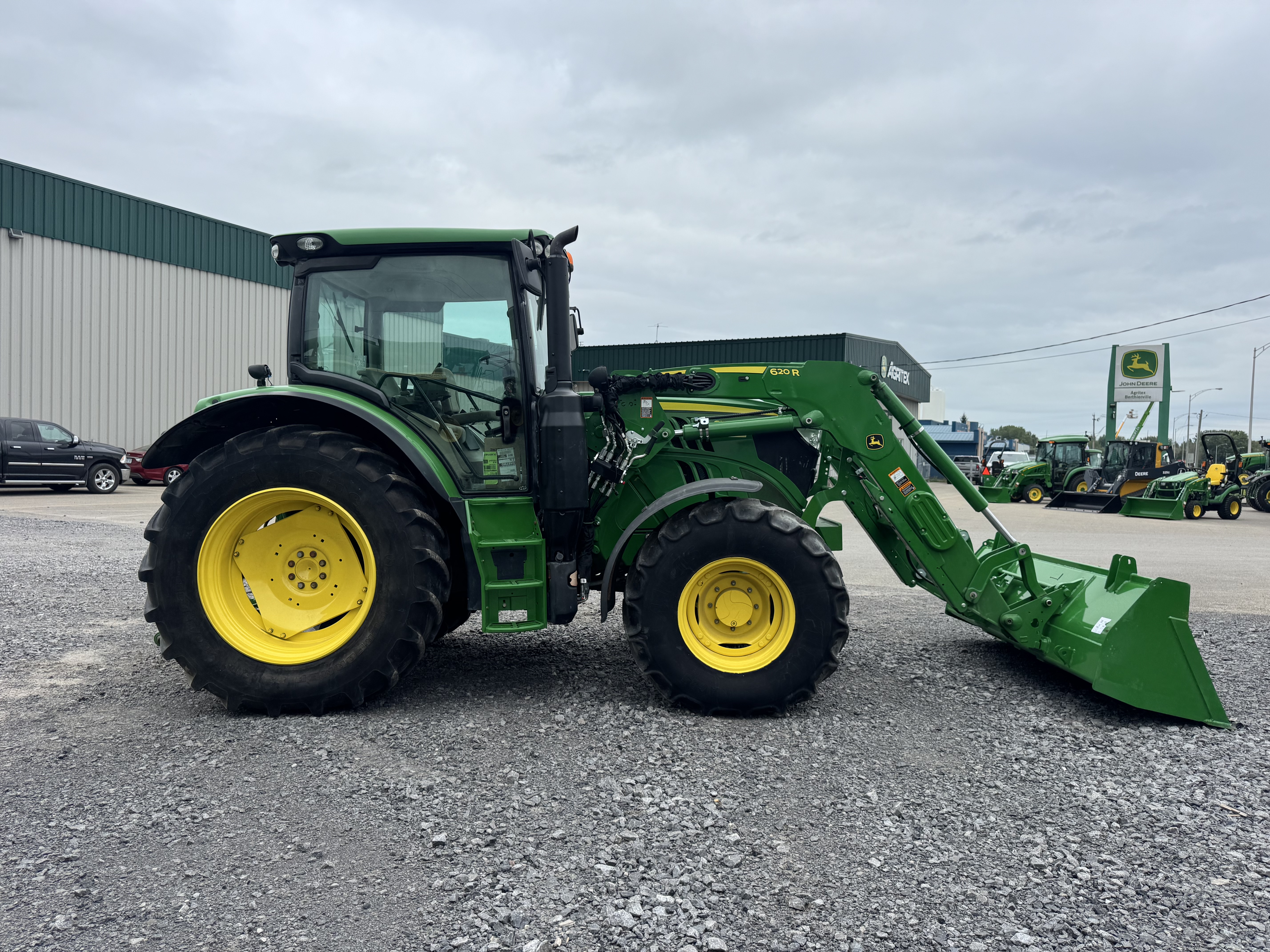 John Deere 6110R LOADER NSL