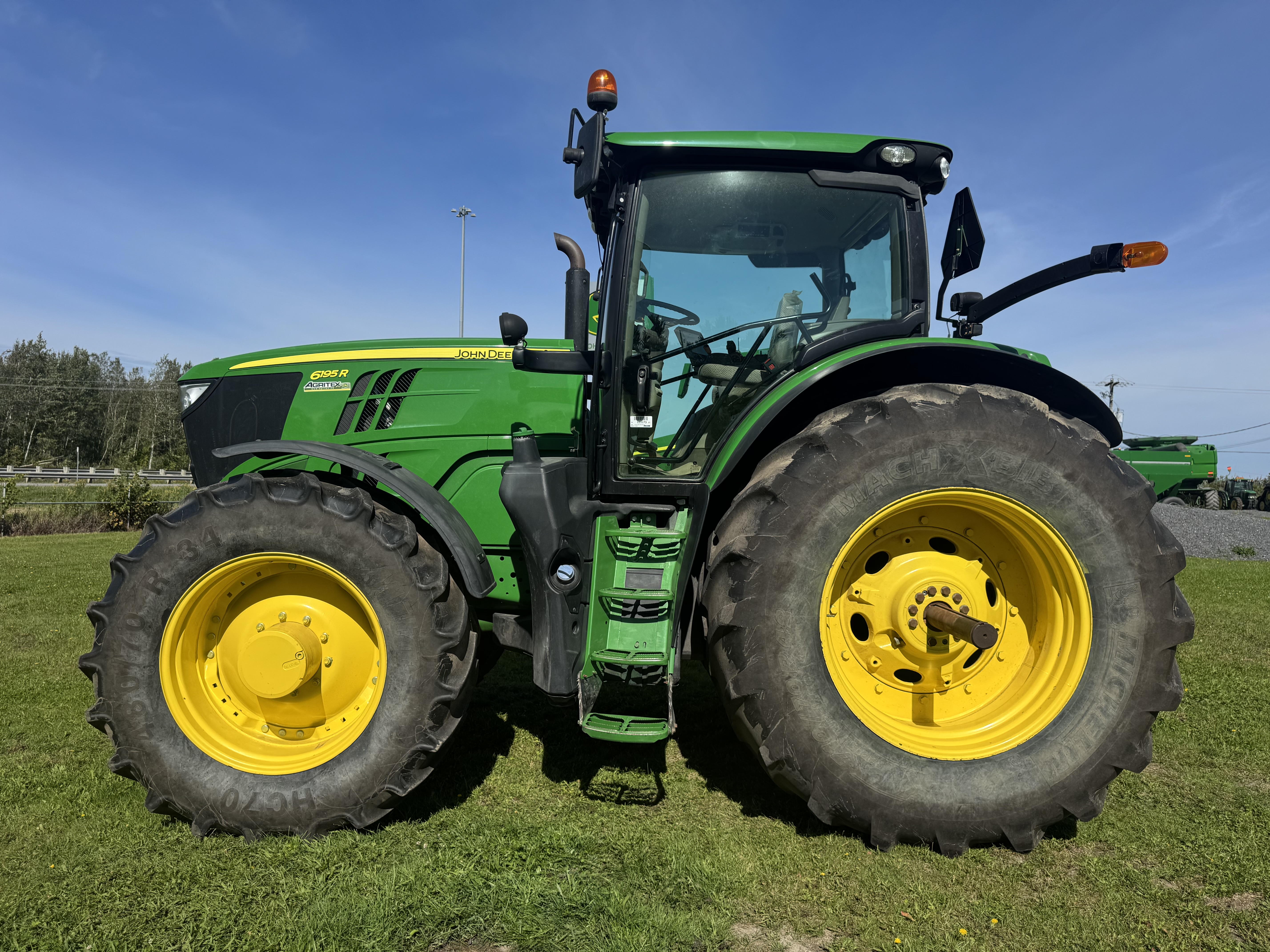 John Deere 6195R 
