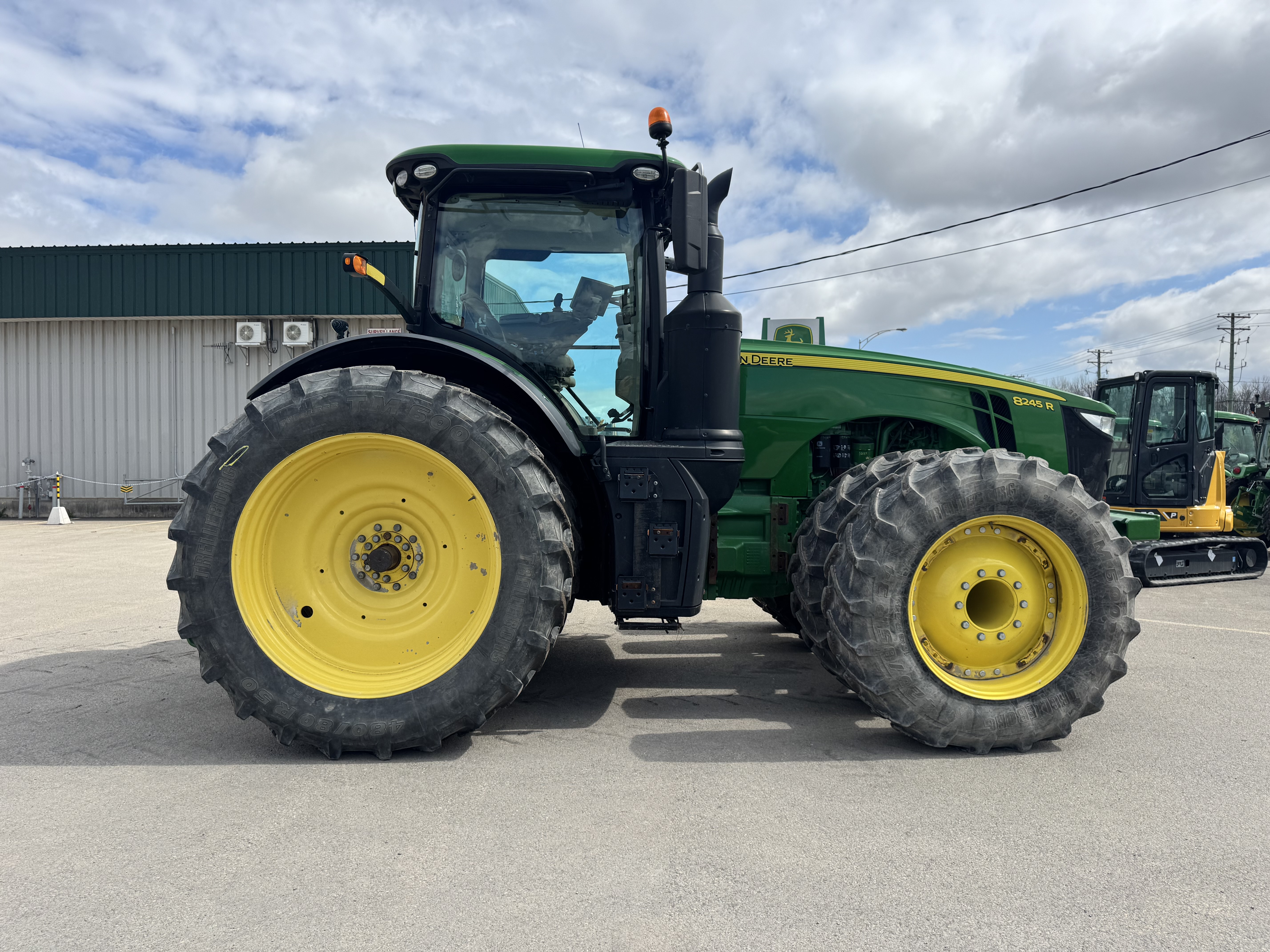 John Deere 8245R 