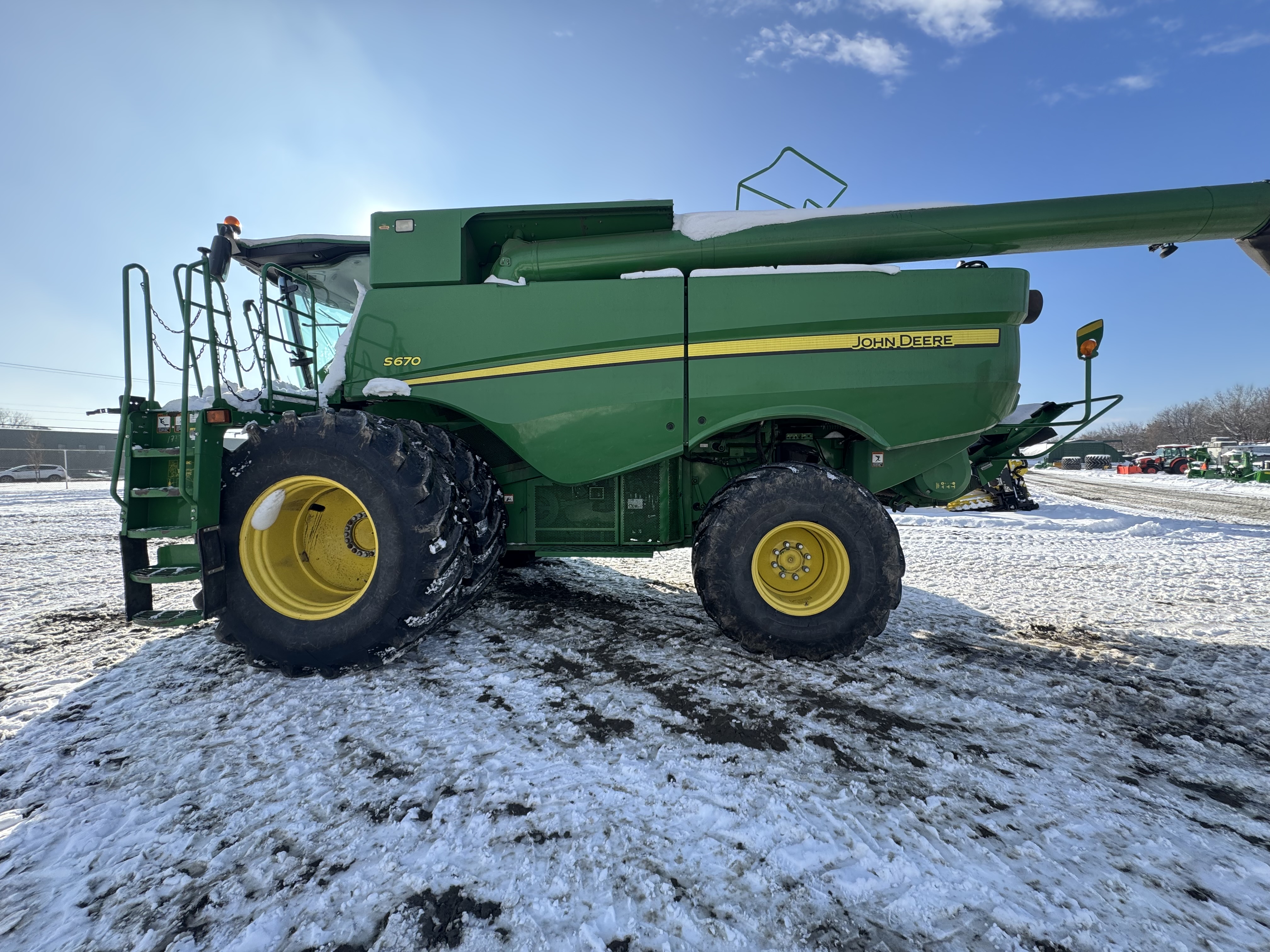 John Deere S670