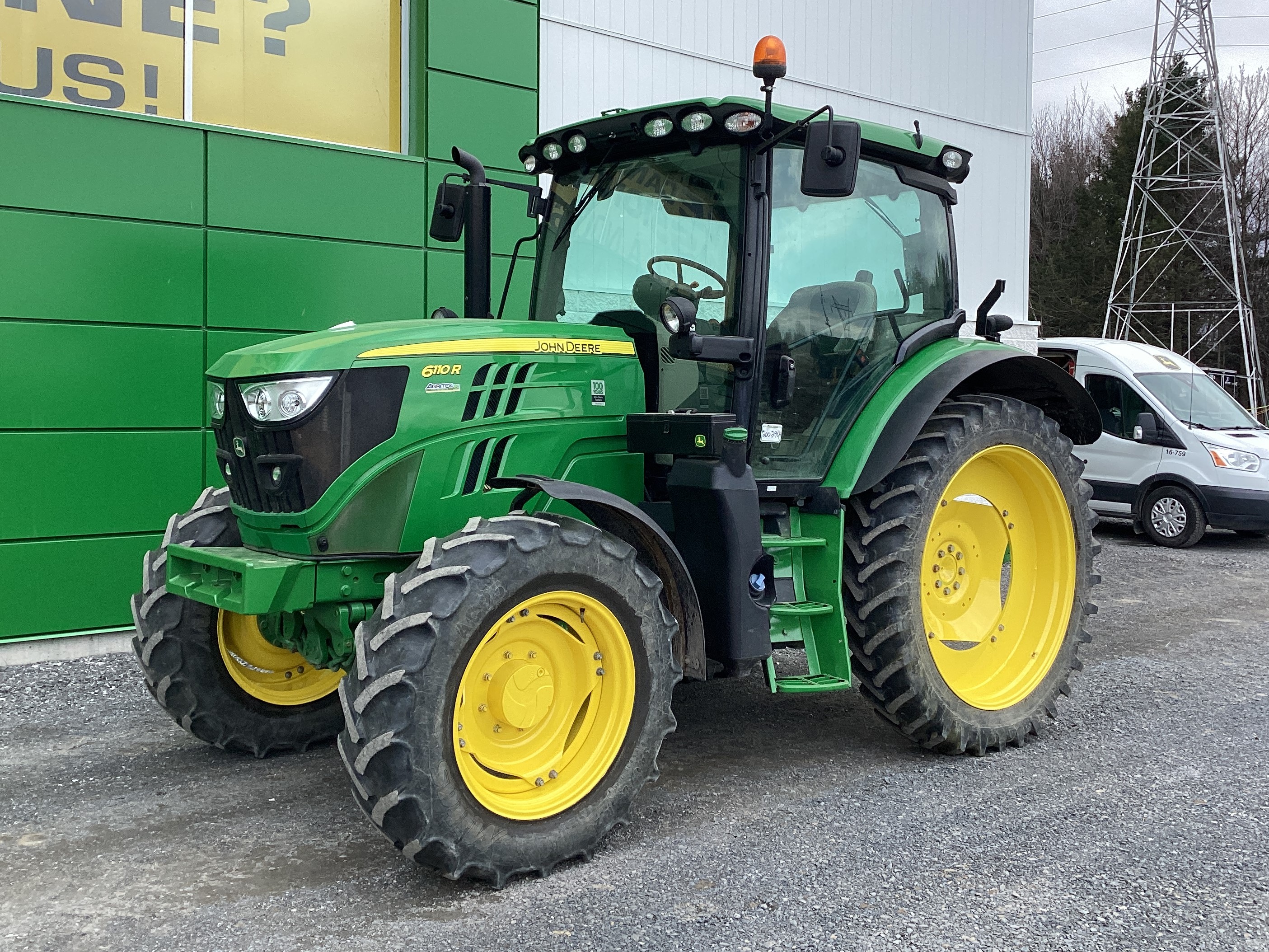 John Deere 6110R  