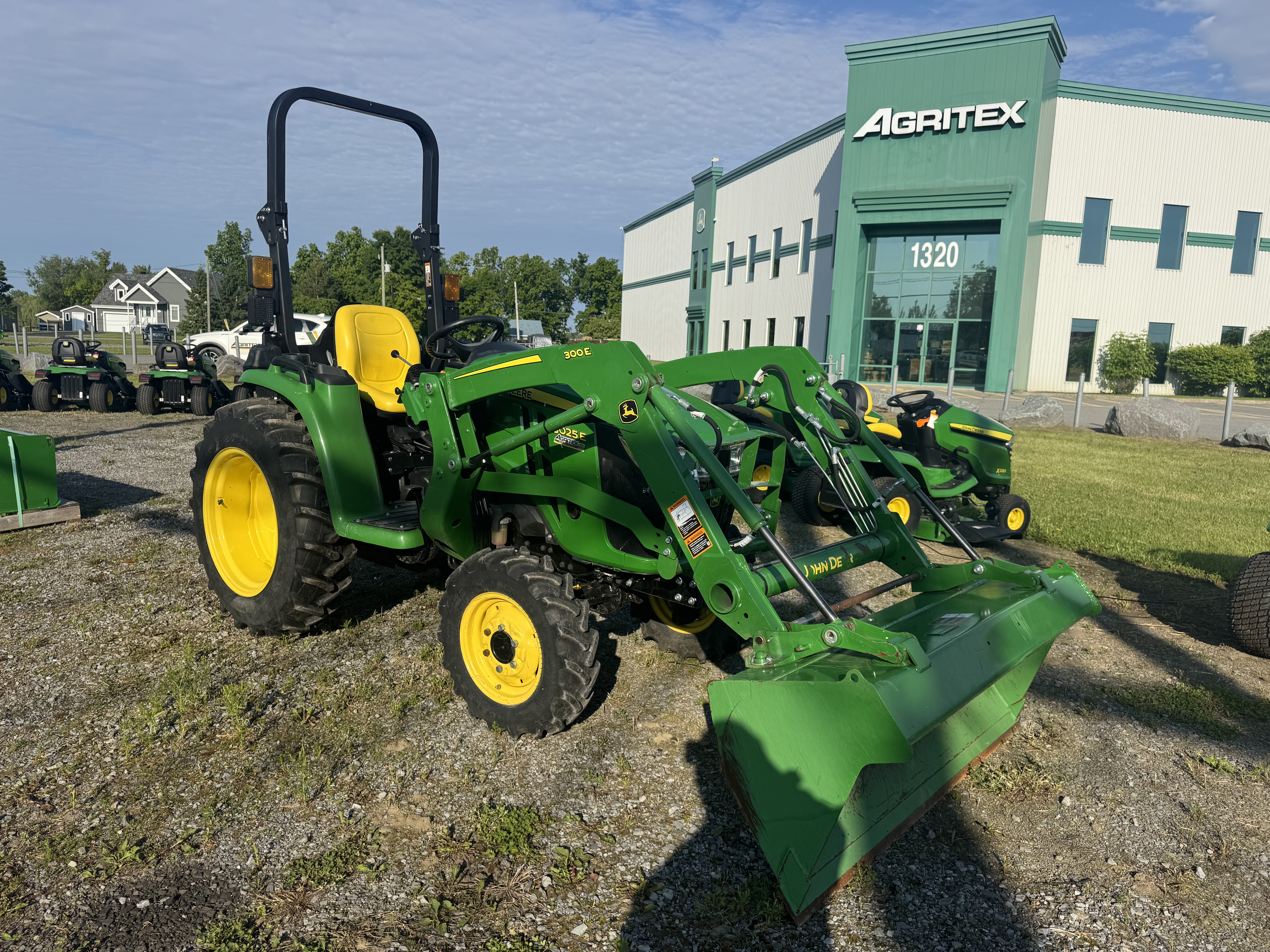 John Deere 3025E
