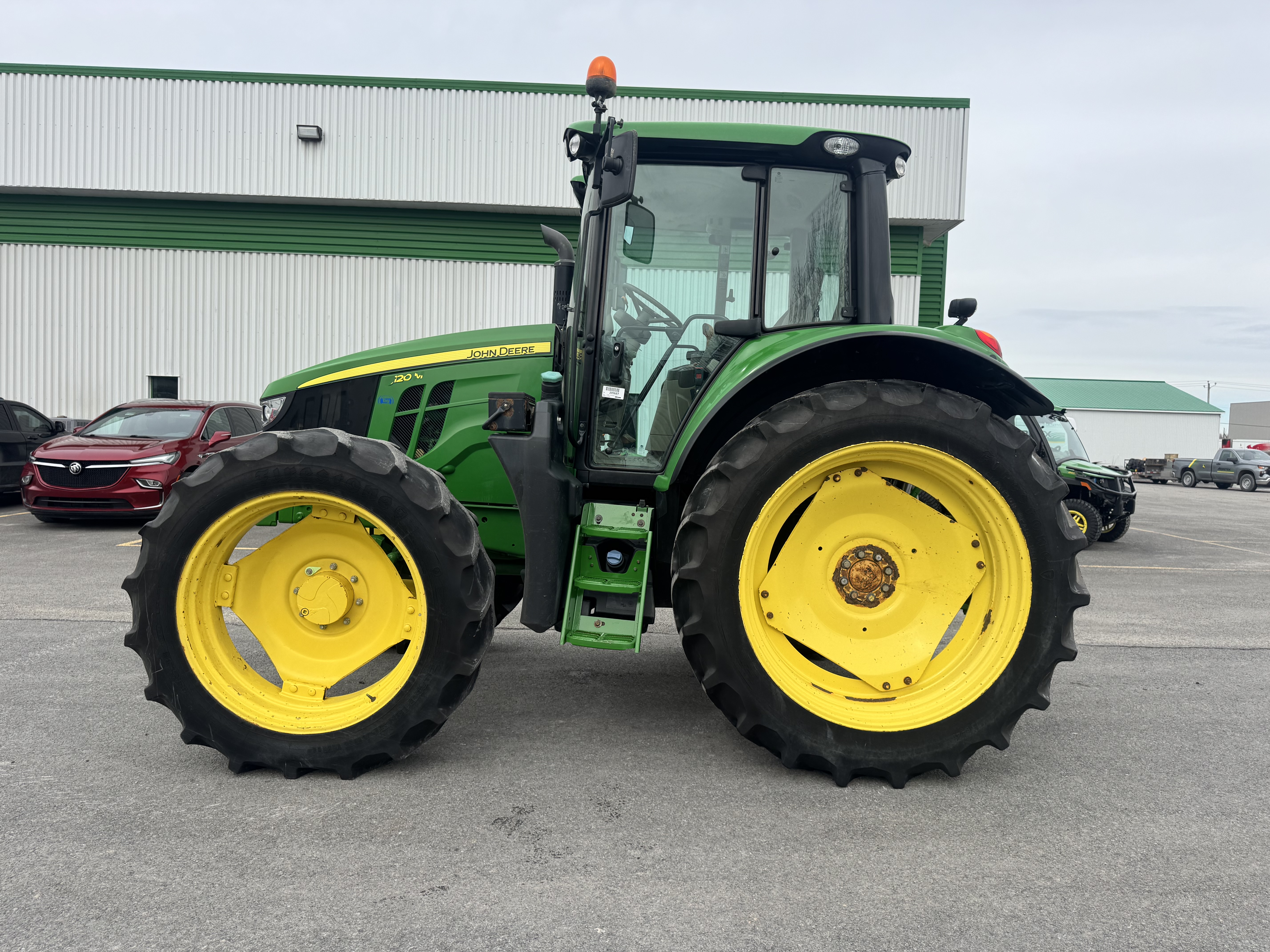 John Deere 6120M 