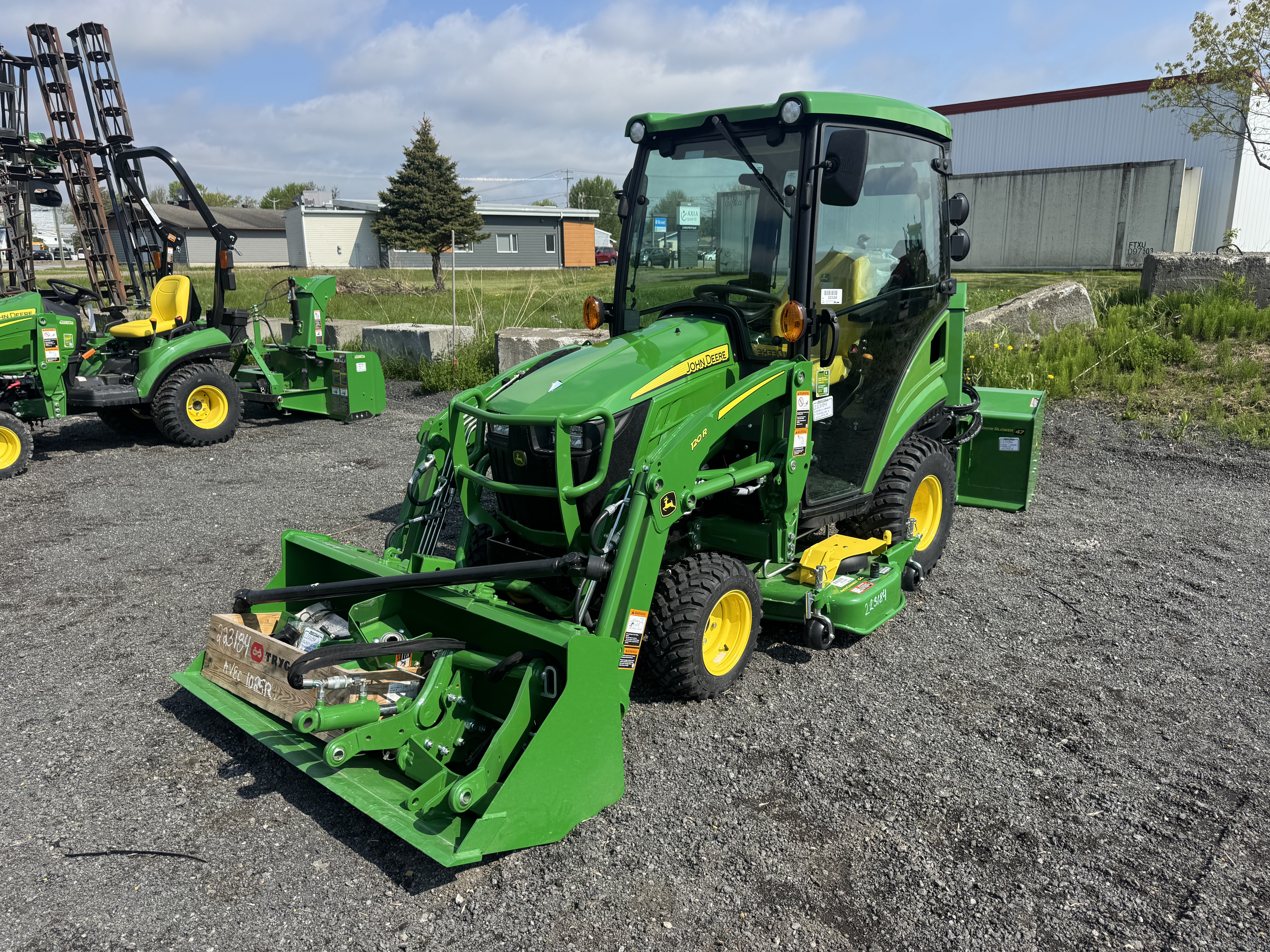 John Deere 1025R LDR + TOUDEUSE + SOUFFLEUR