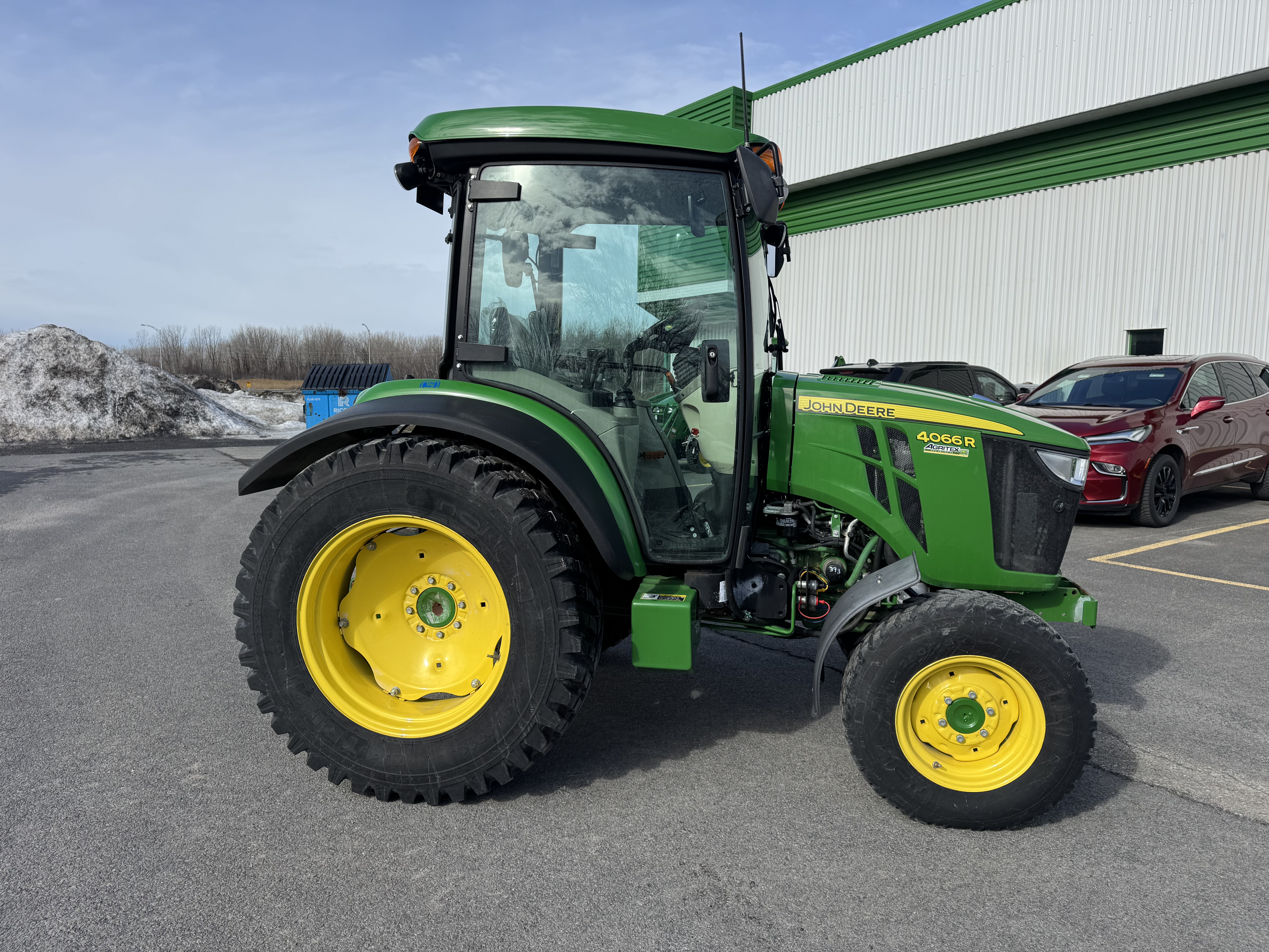 John Deere 4066R NOKIAN 