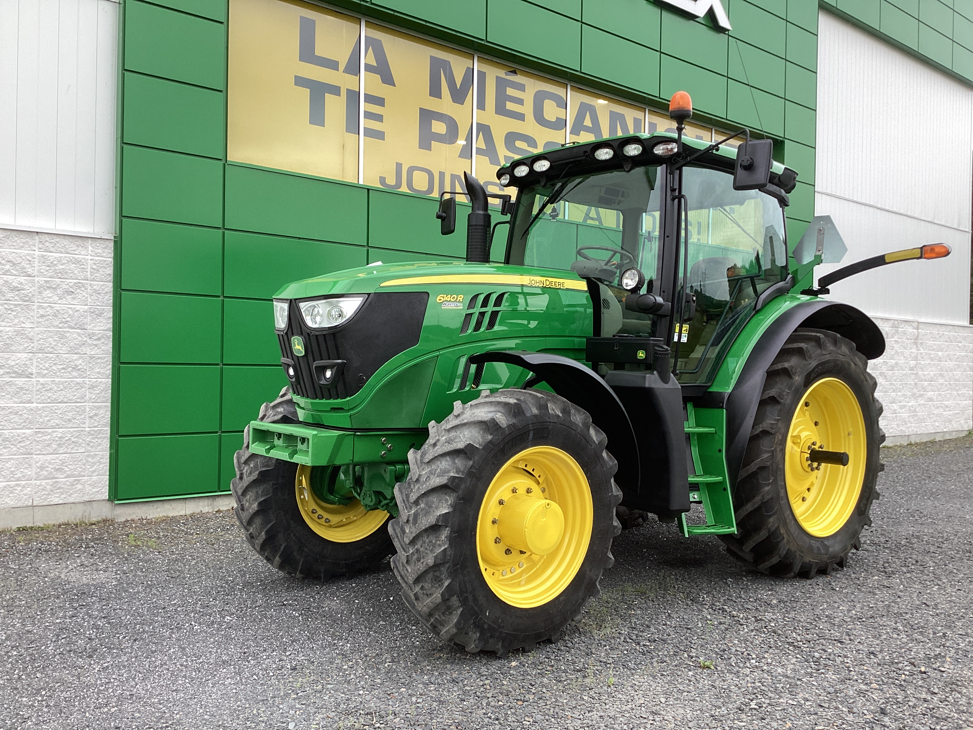 John Deere 6140R 