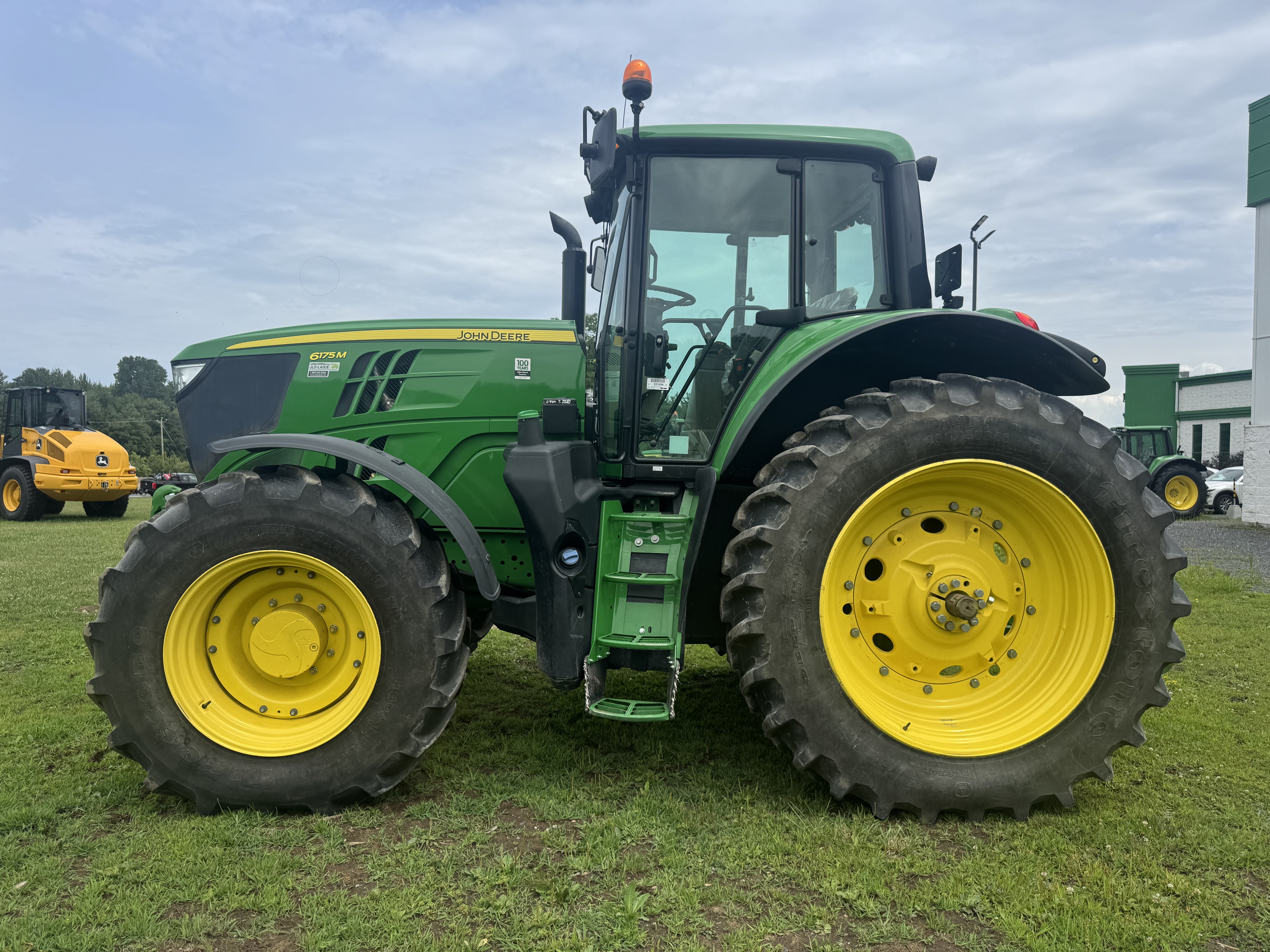 John Deere 6175M FRT HITCH PTO