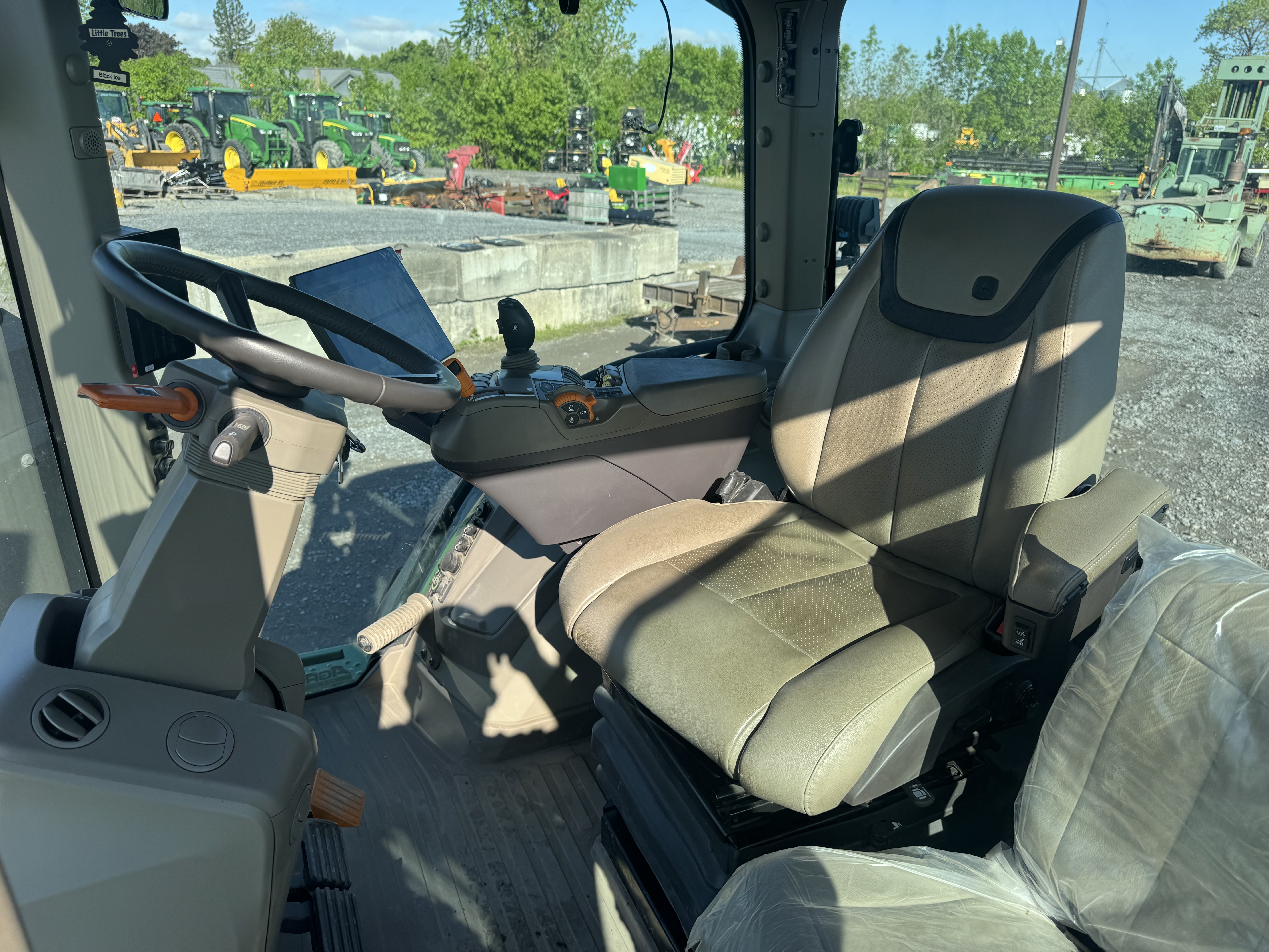 John Deere 8R 340 FRT HITCH PTO