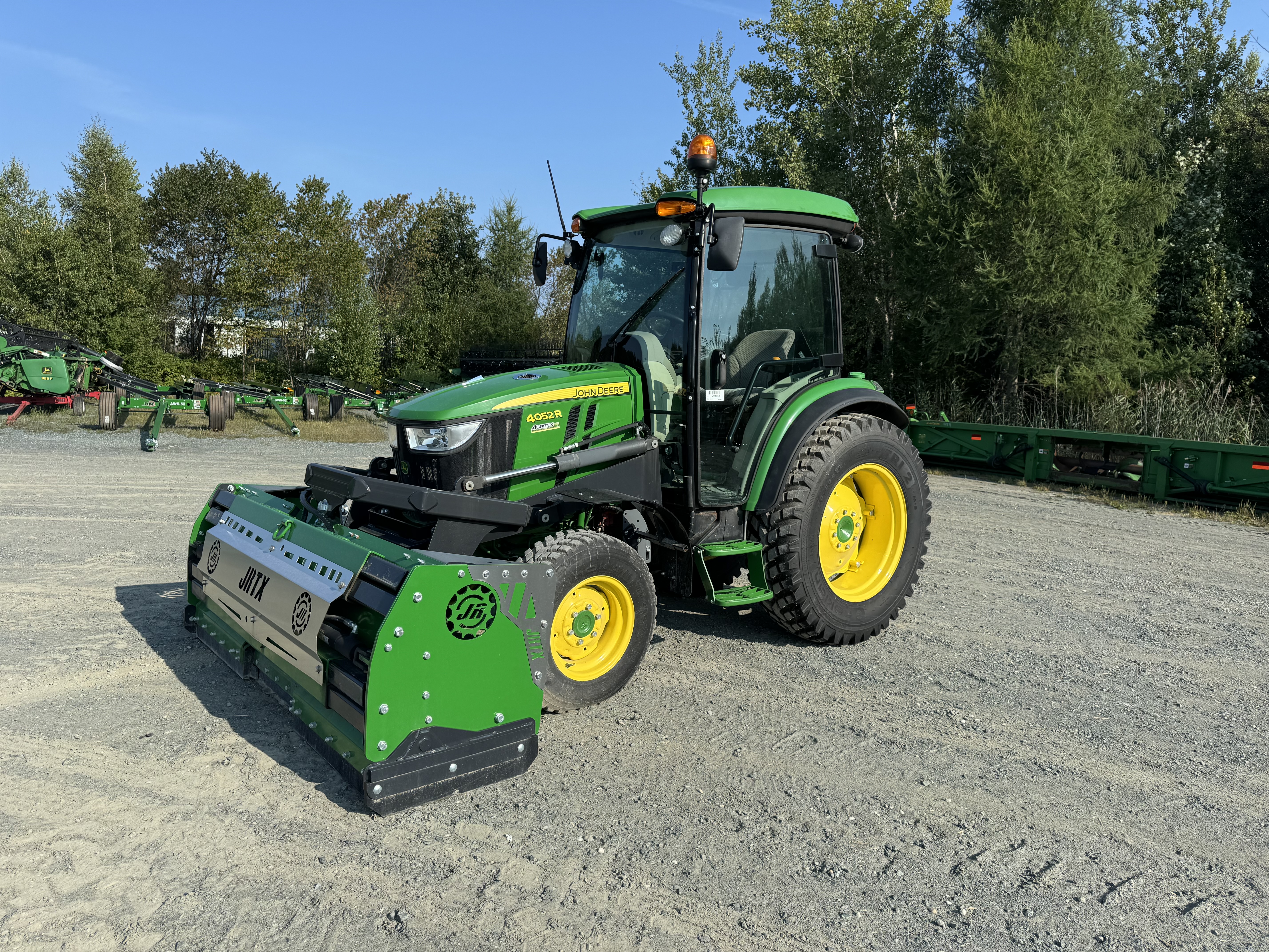 John Deere 4052R GRATTE NOKIAN 