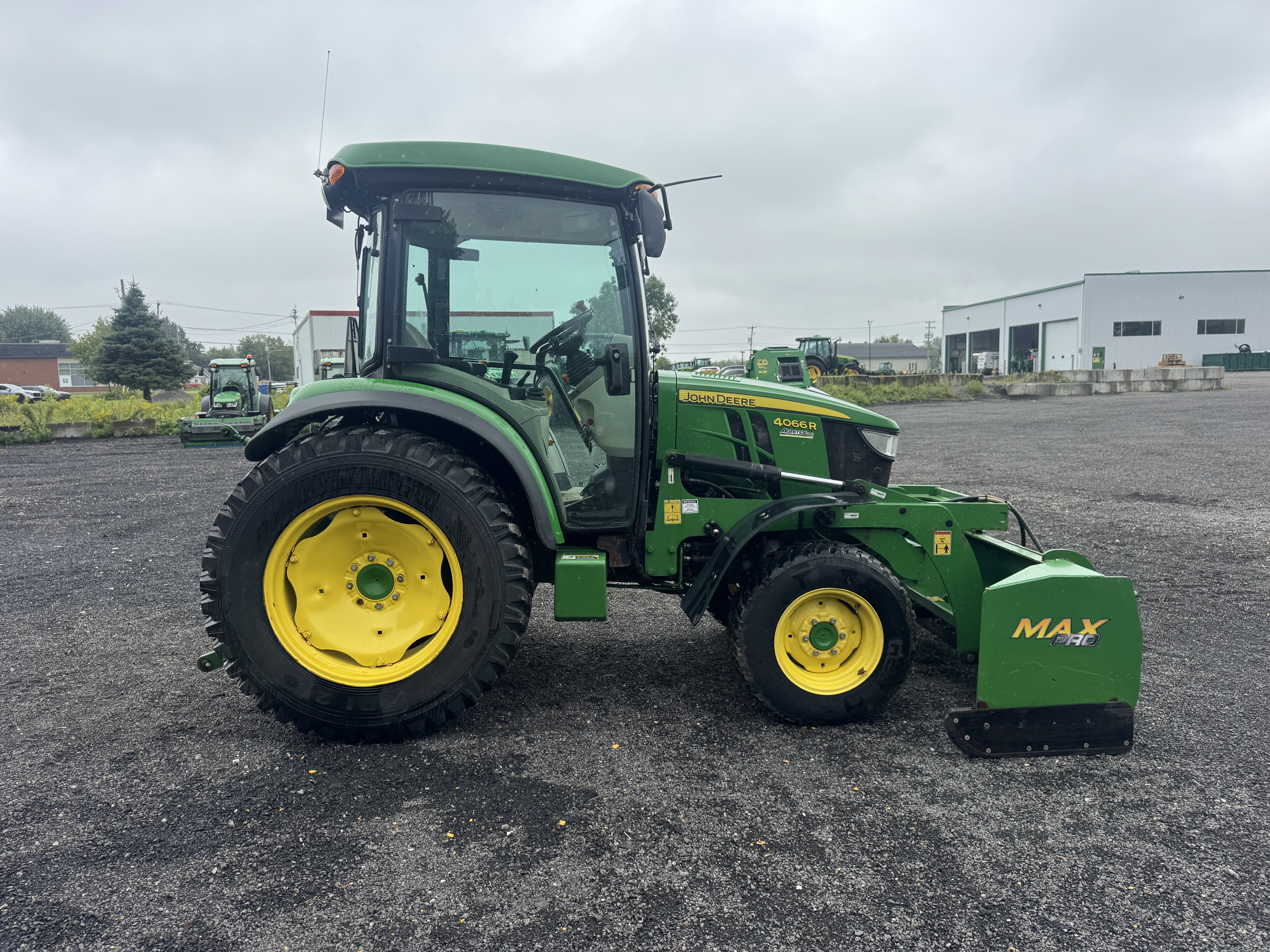 John Deere 4066R NOKIAN GRATTE AUTRE