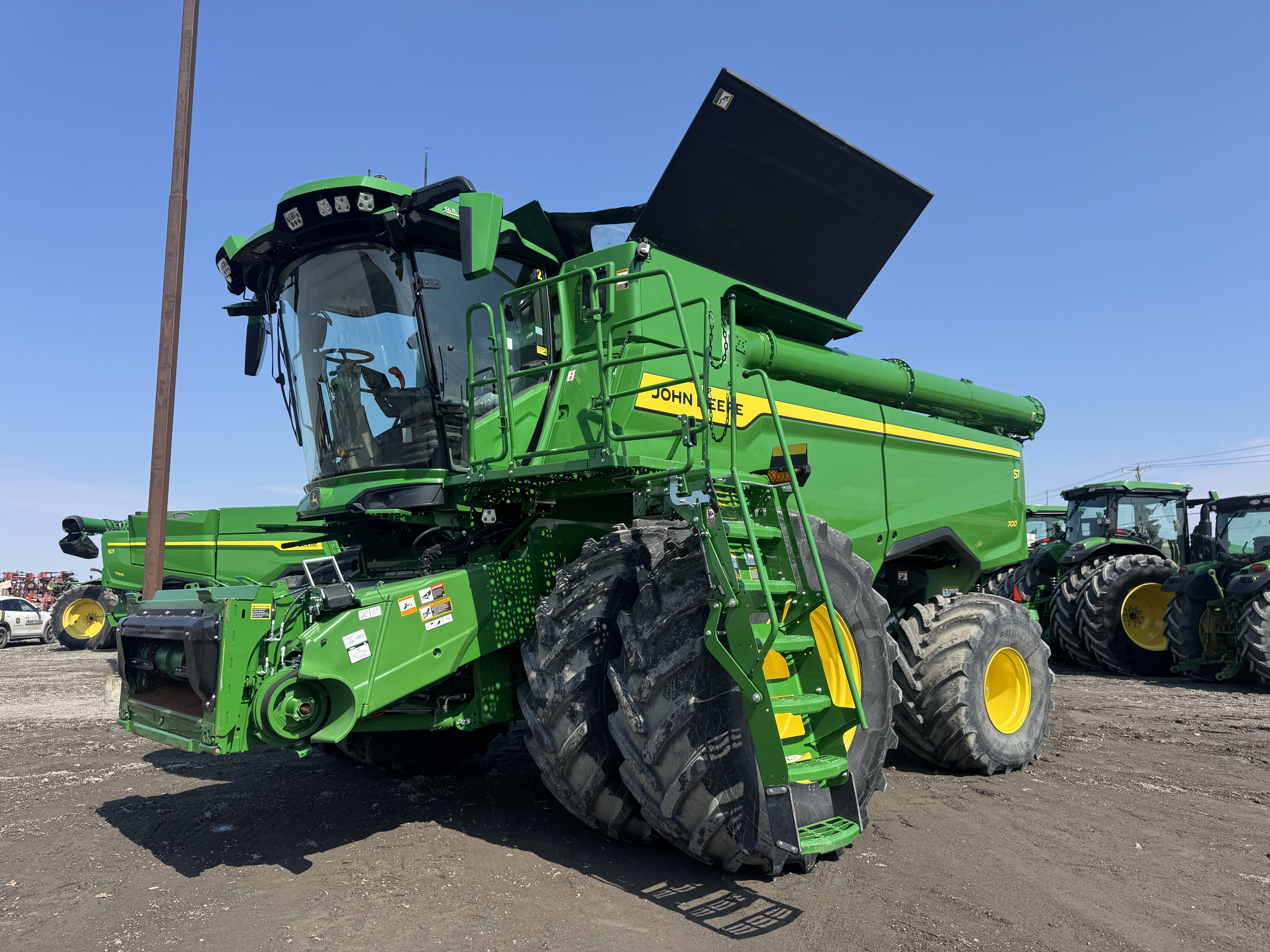 John Deere S7 700