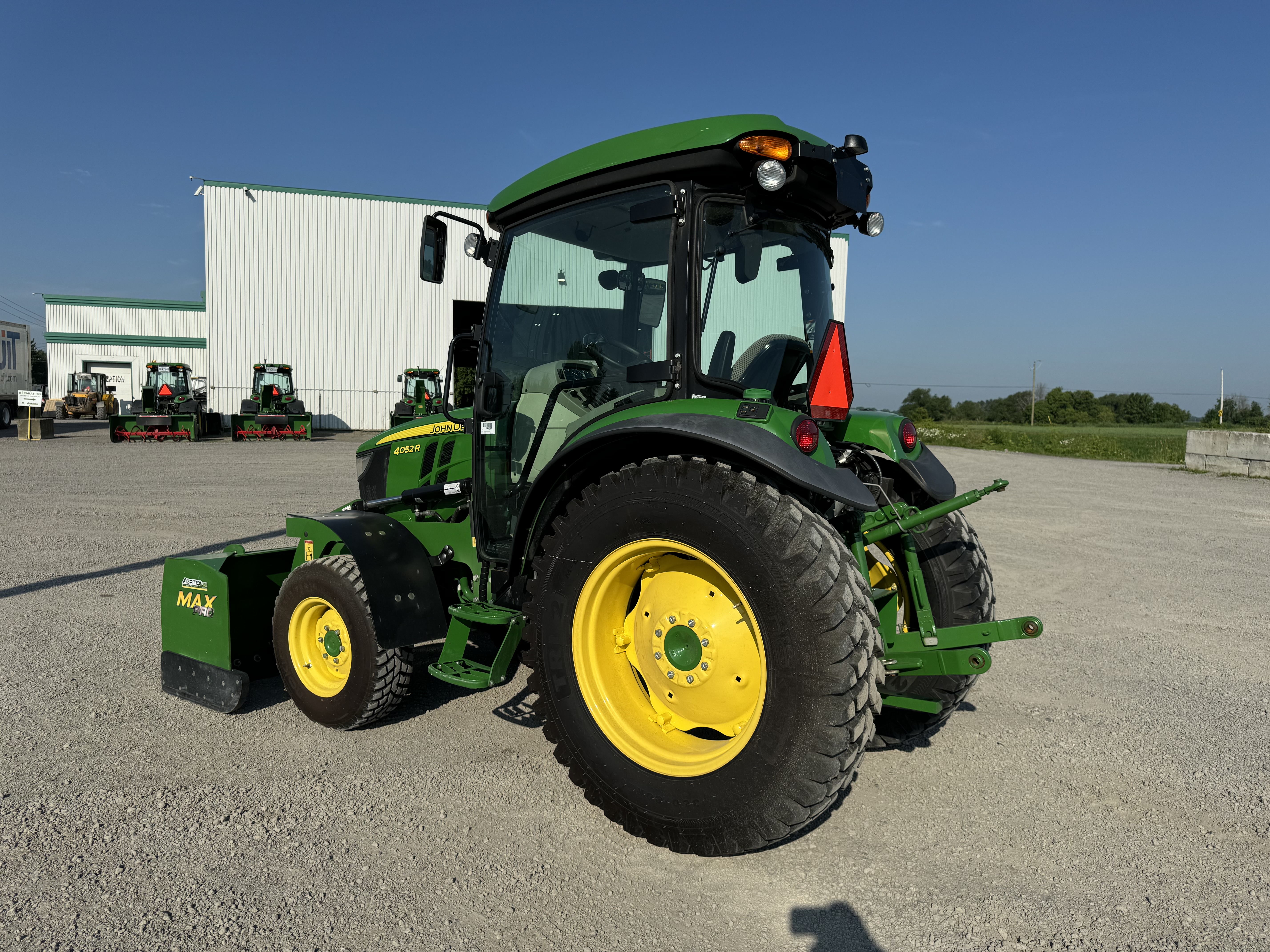 John Deere 4052R GRATTE NOKIAN 