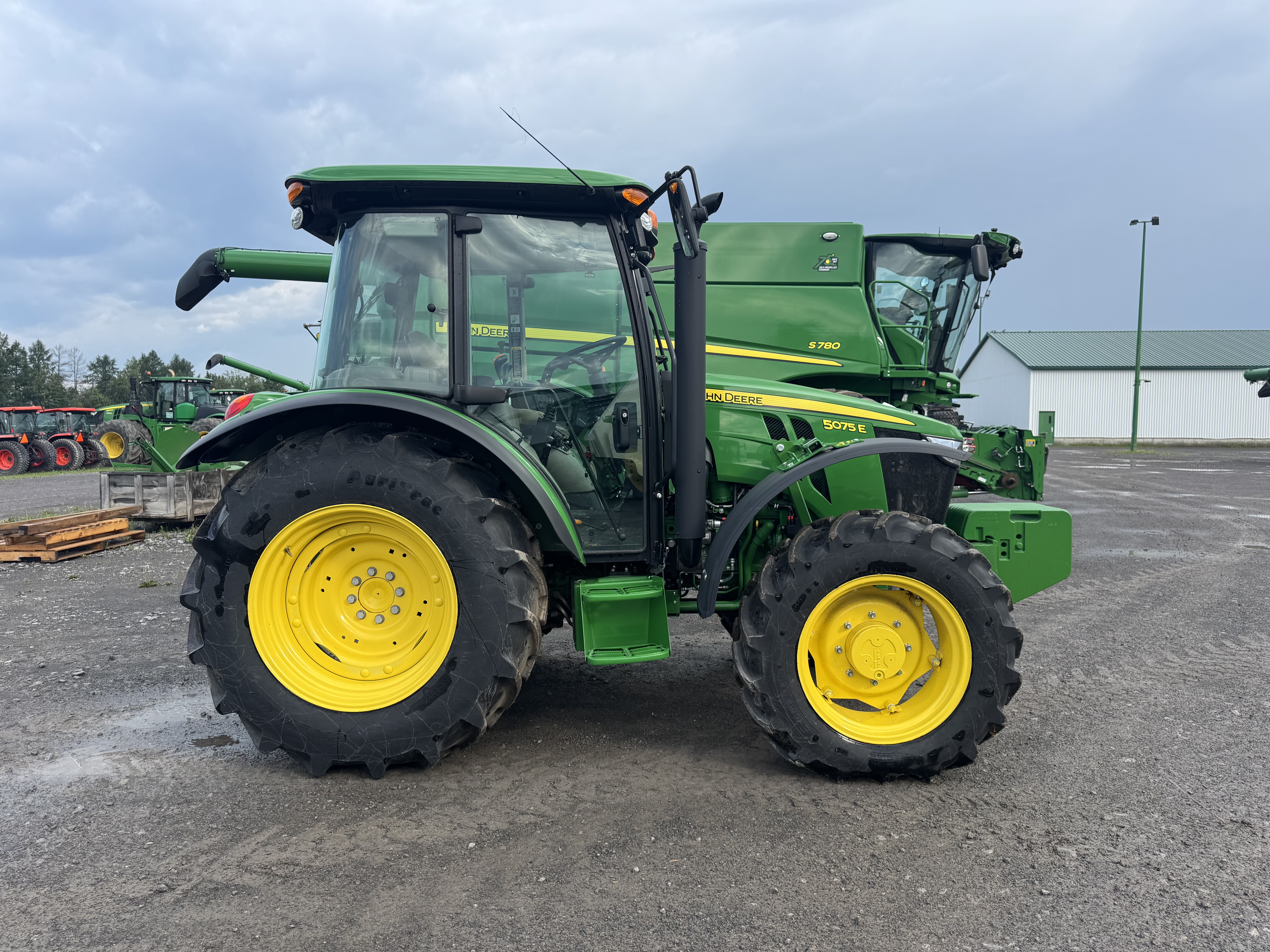 John Deere 5075E
