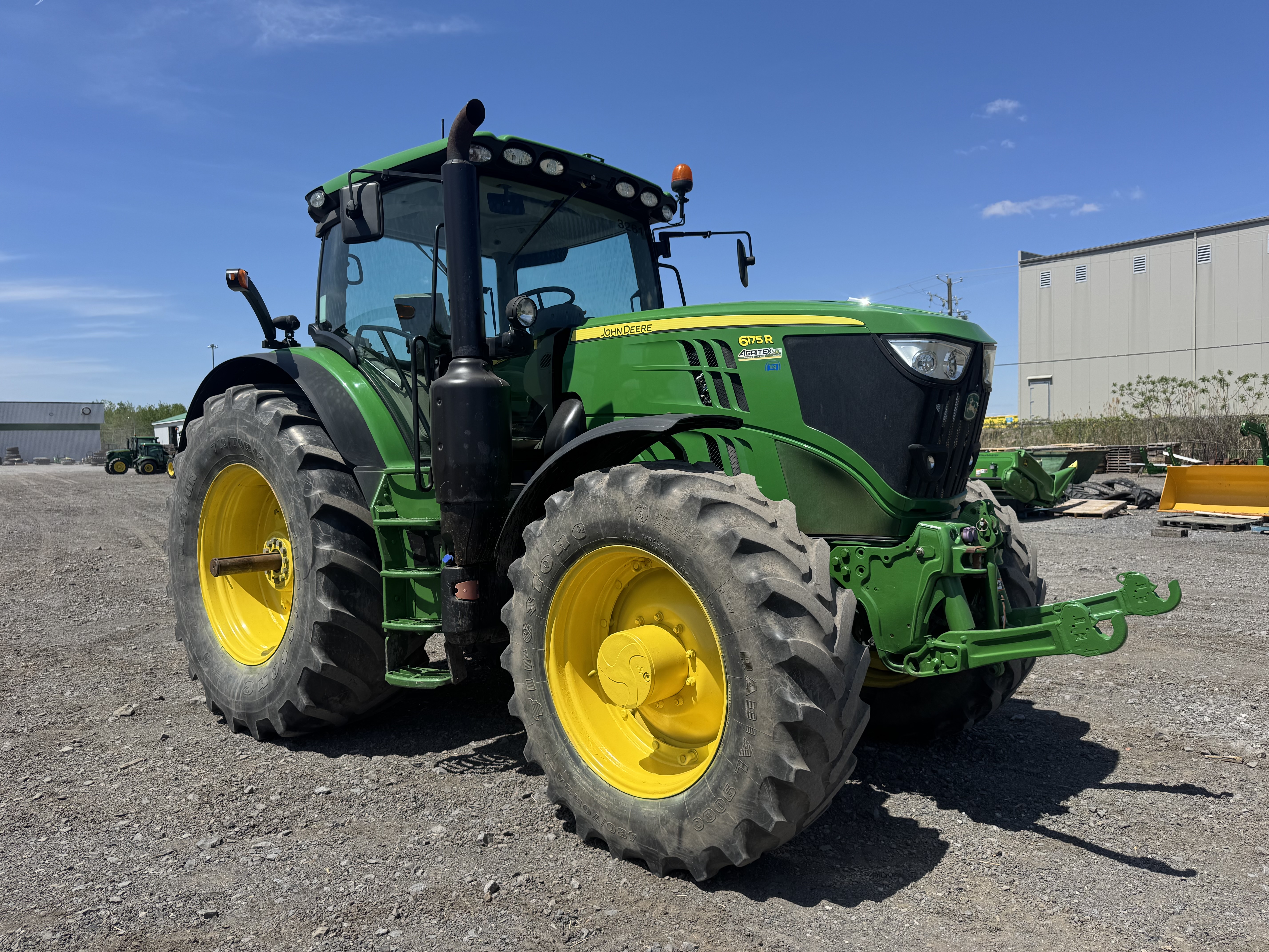 John Deere 6175R  FRT HITCH