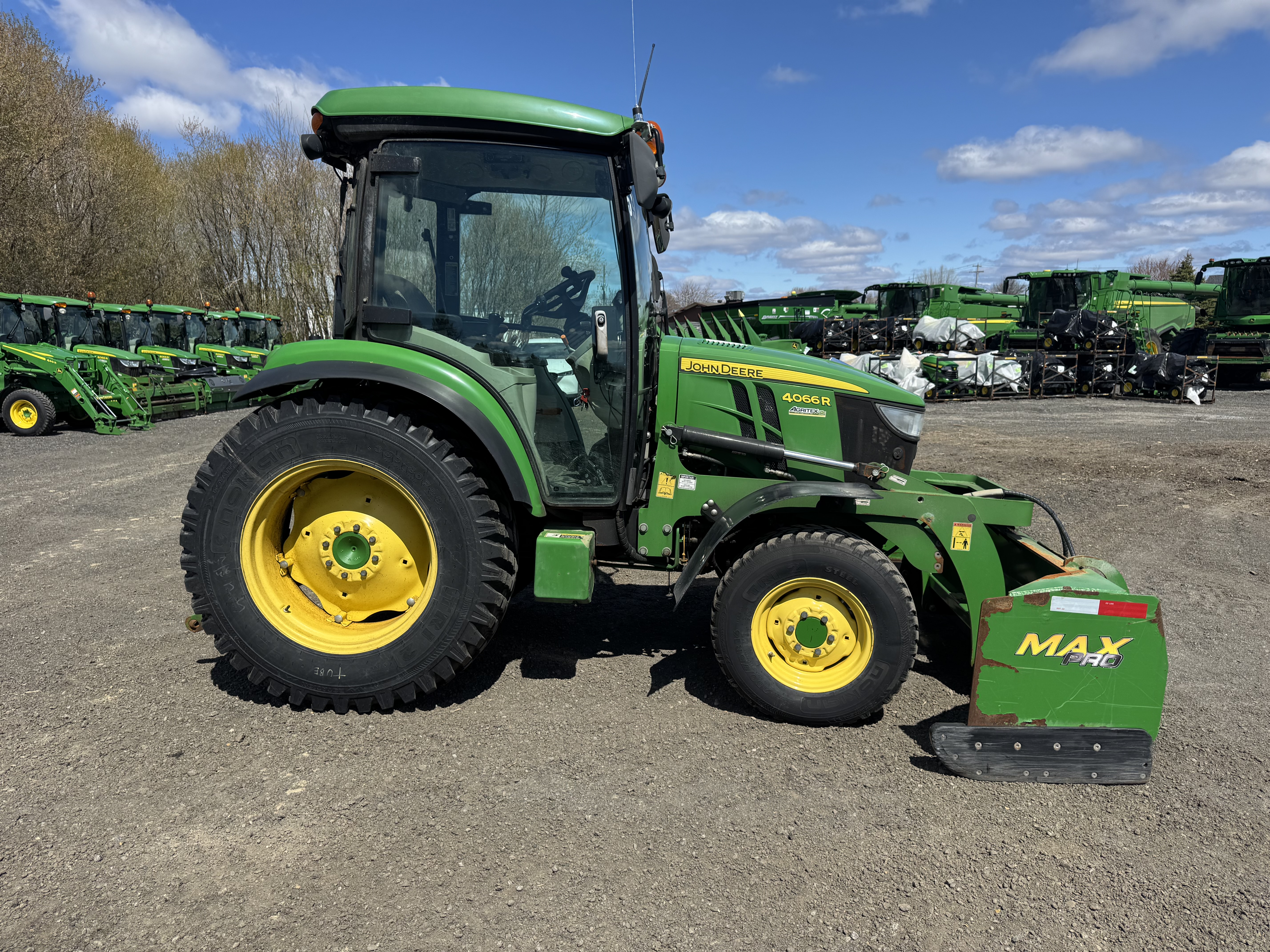 John Deere 4066R GRATTE NOKIAN    