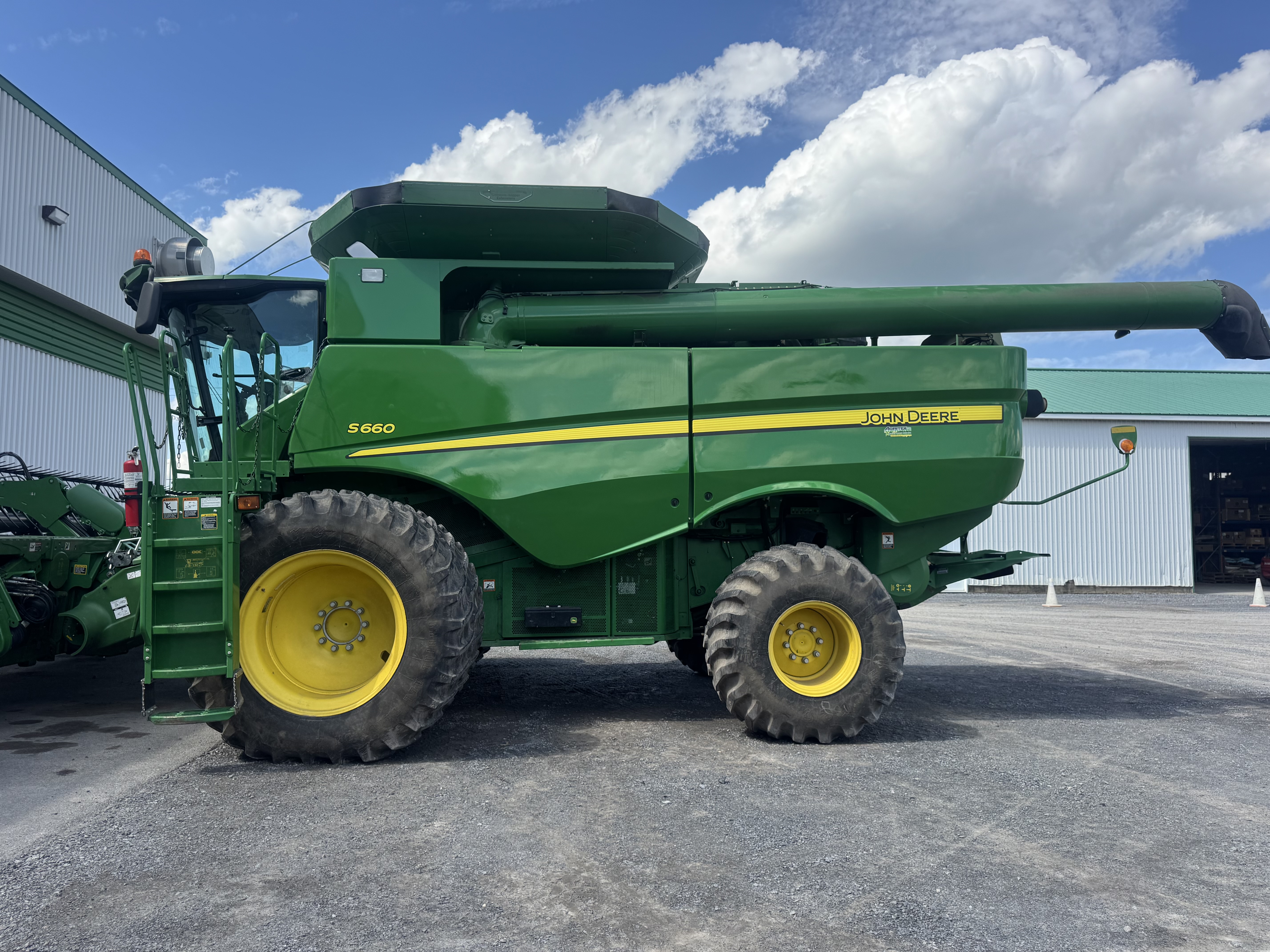 John Deere S660