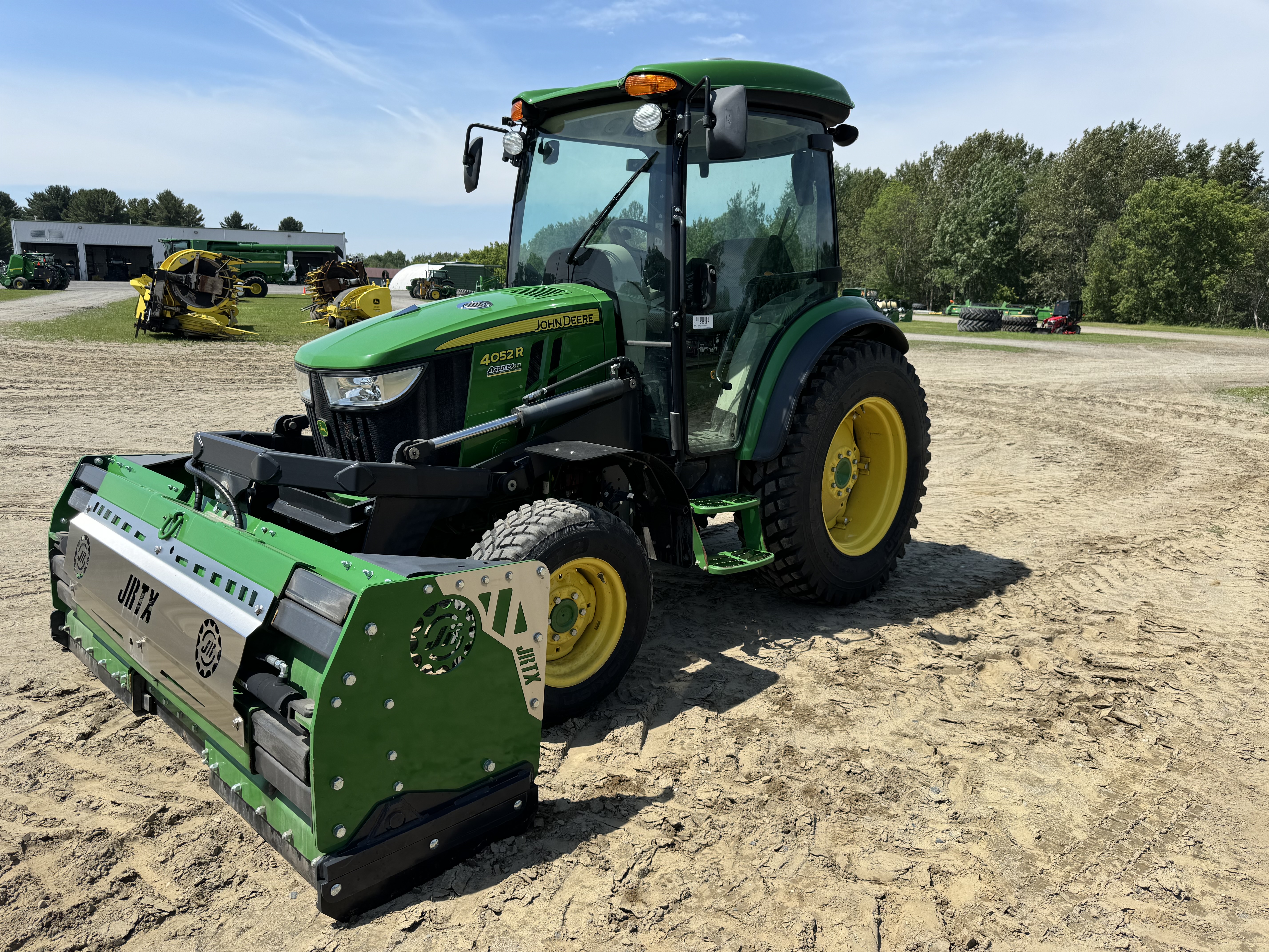 John Deere 4052R GRATTE NOKIAN 