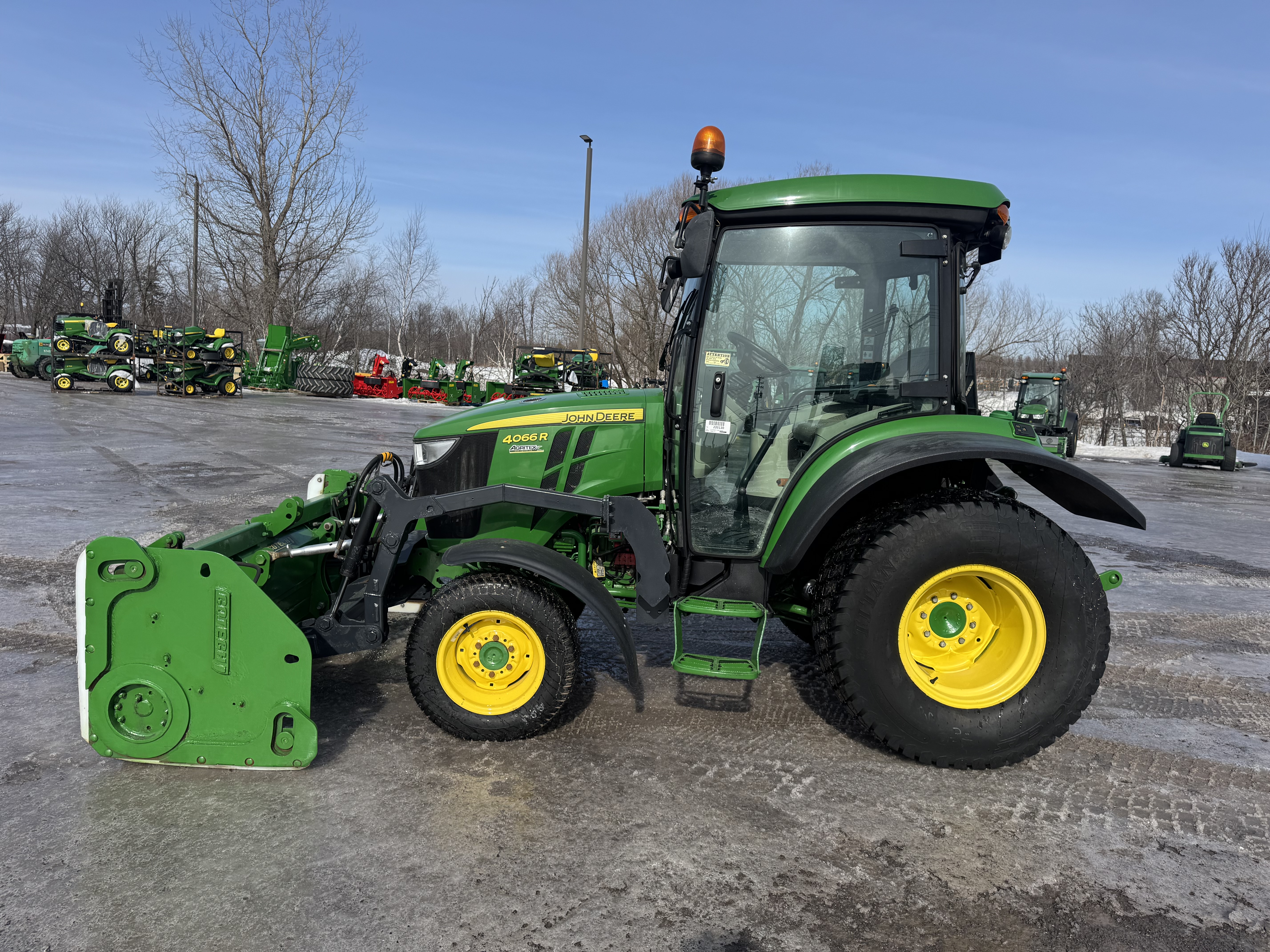 John Deere 4066R GRATTE TURF    