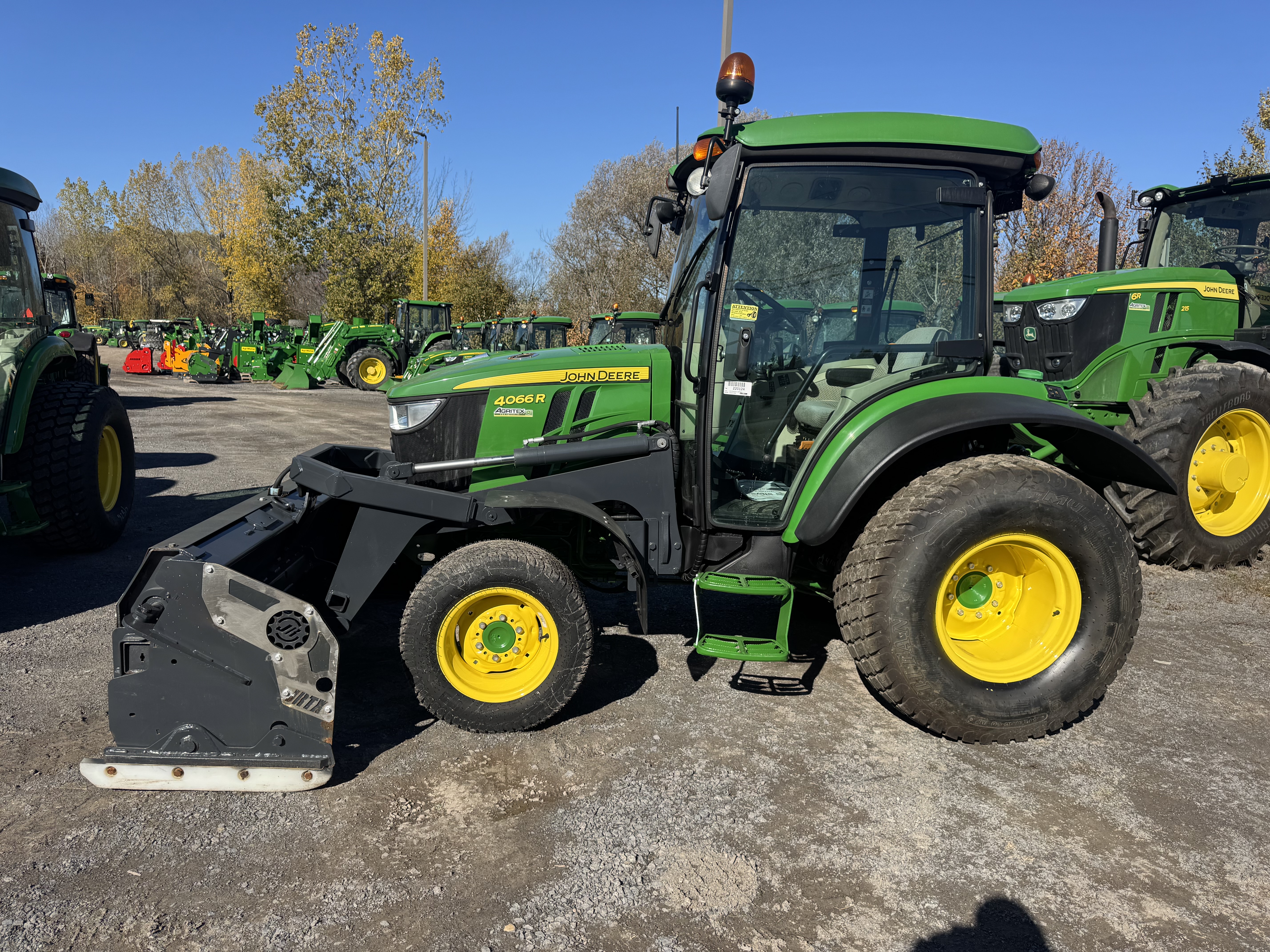John Deere 4066R TURF JRTX    