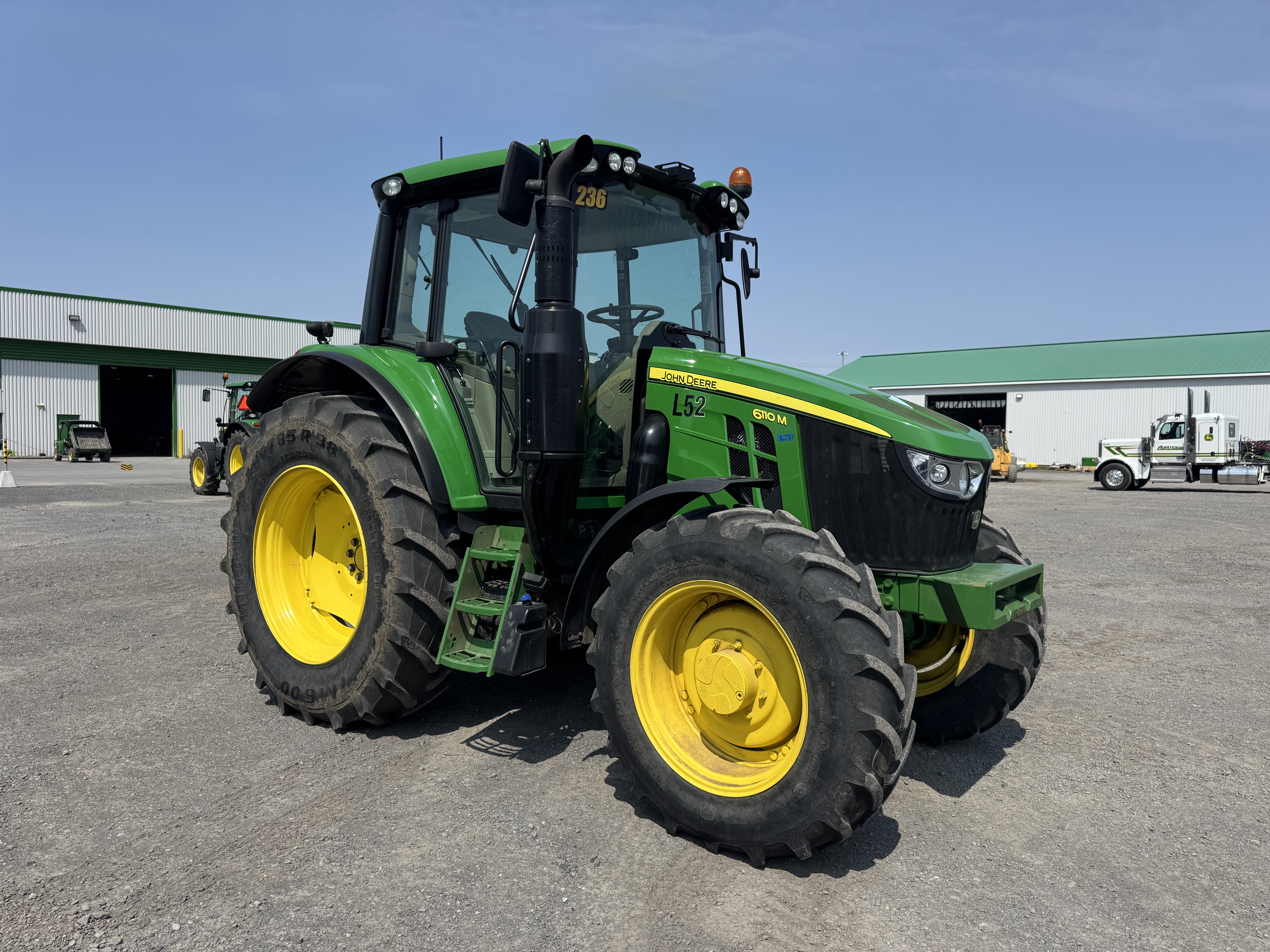 John Deere 6110M