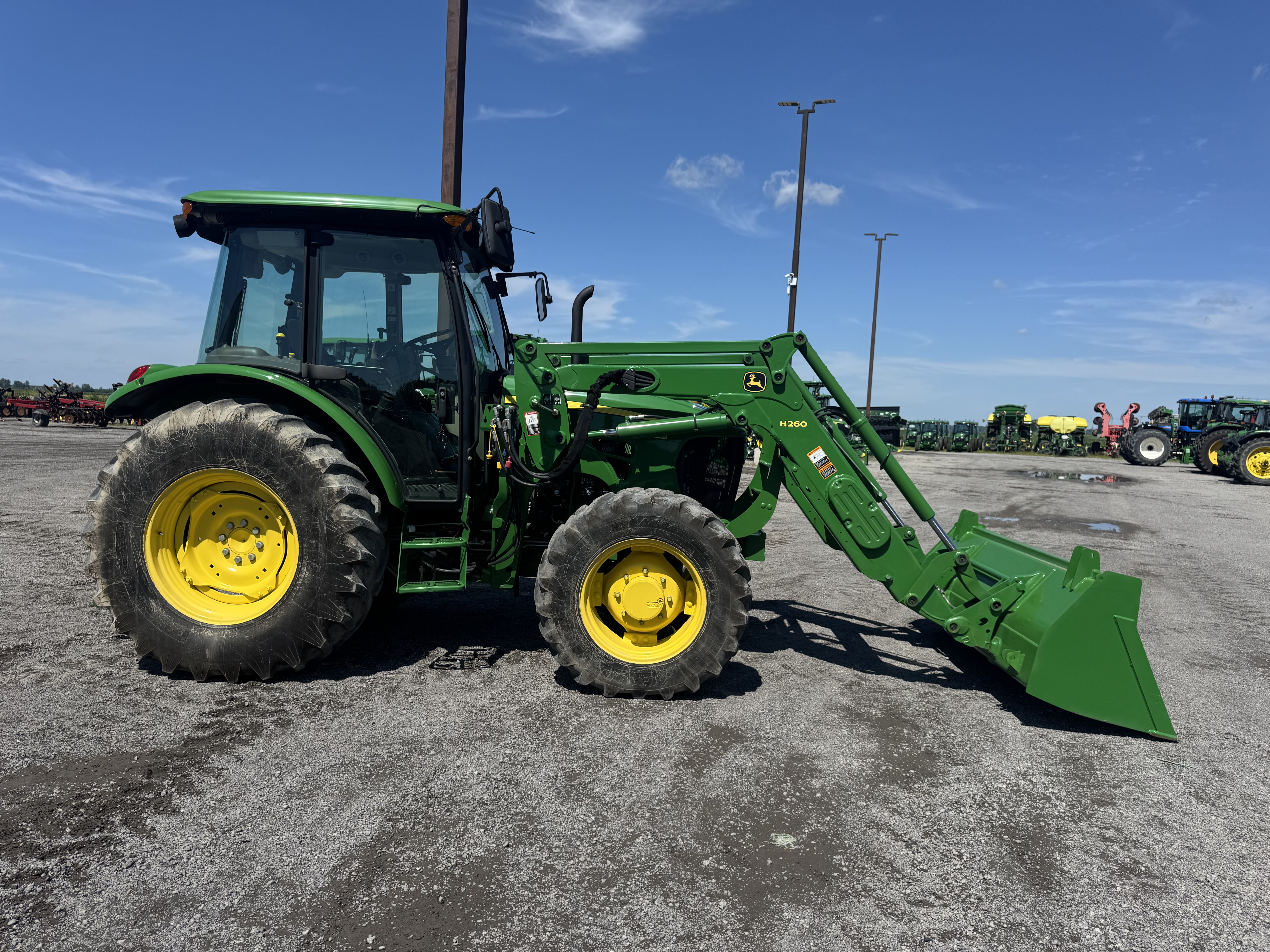 John Deere 5085M