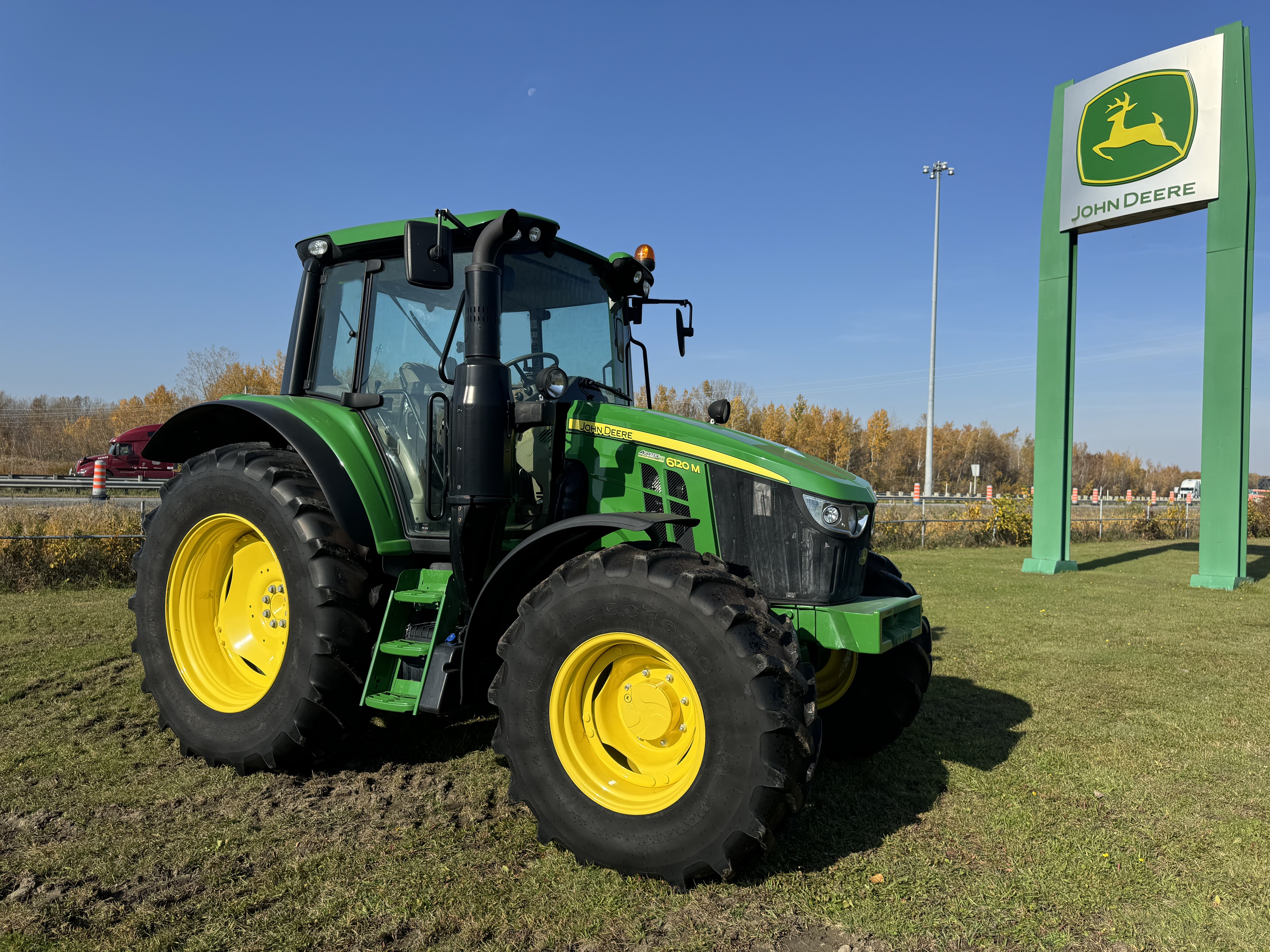 John Deere 6120M