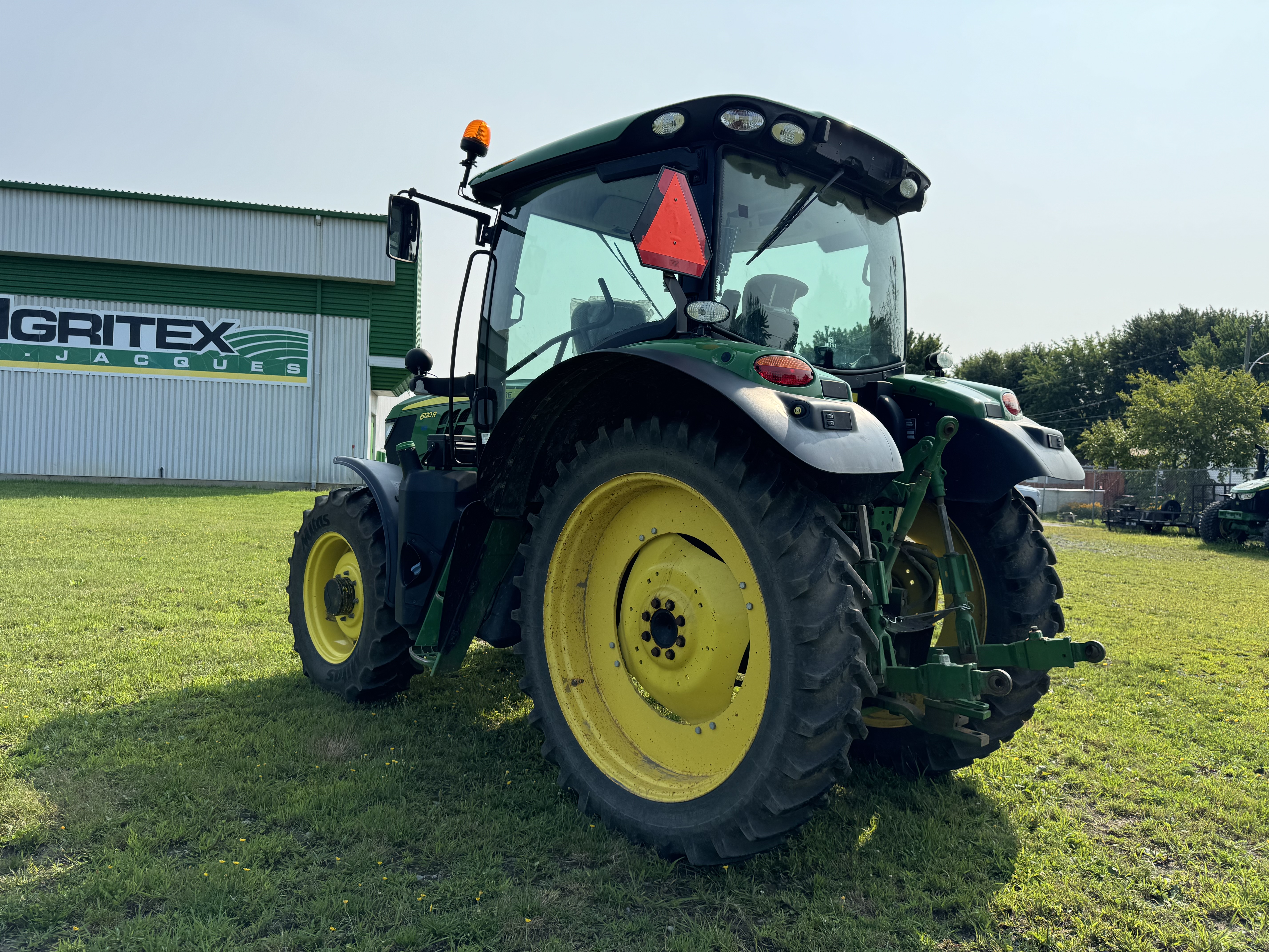 John Deere 6120R 