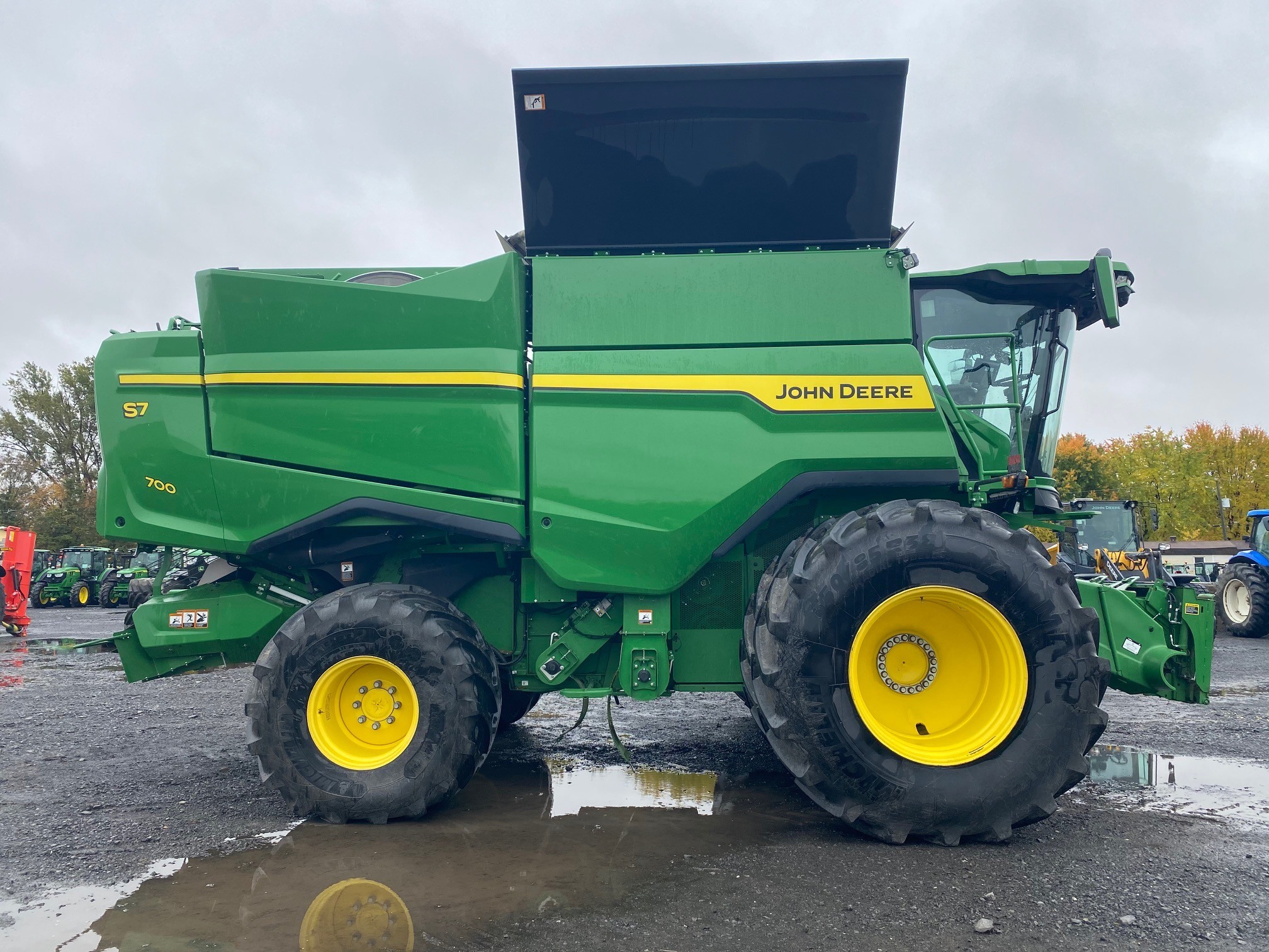 John Deere S7 700