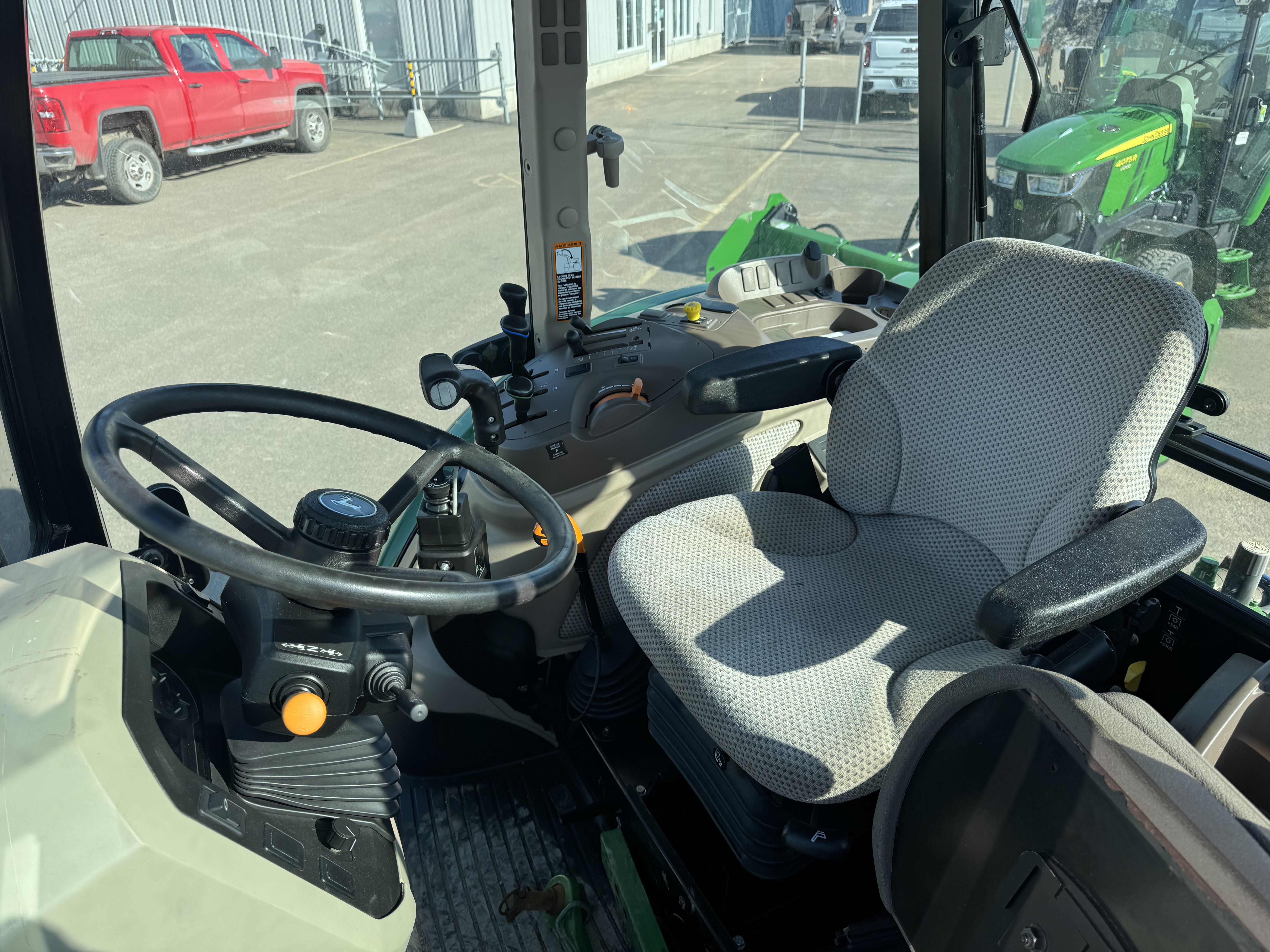 John Deere 5085E