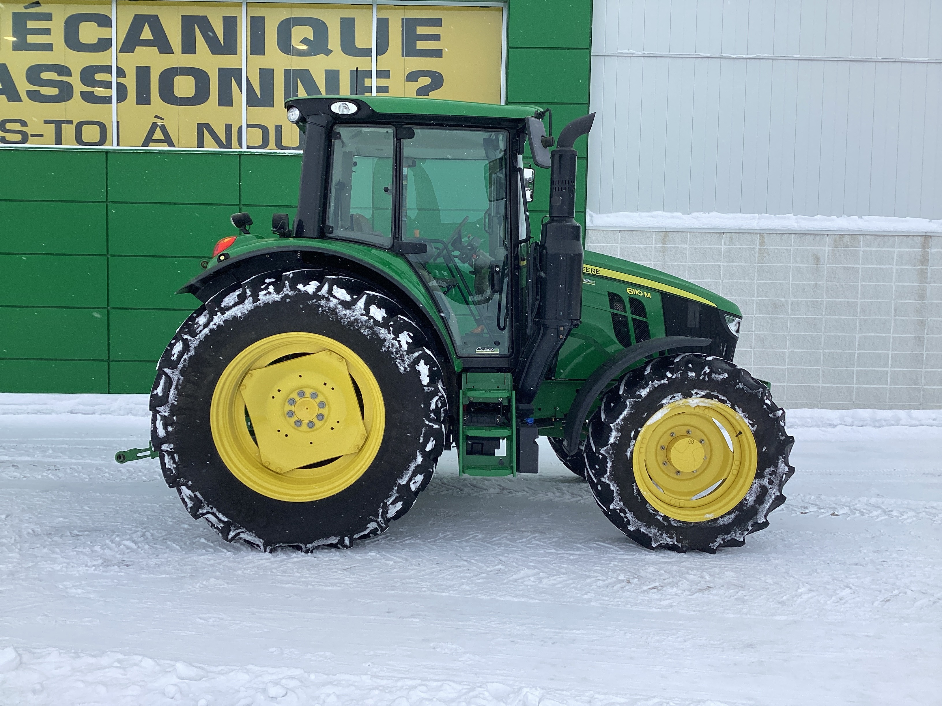 John Deere 6110M