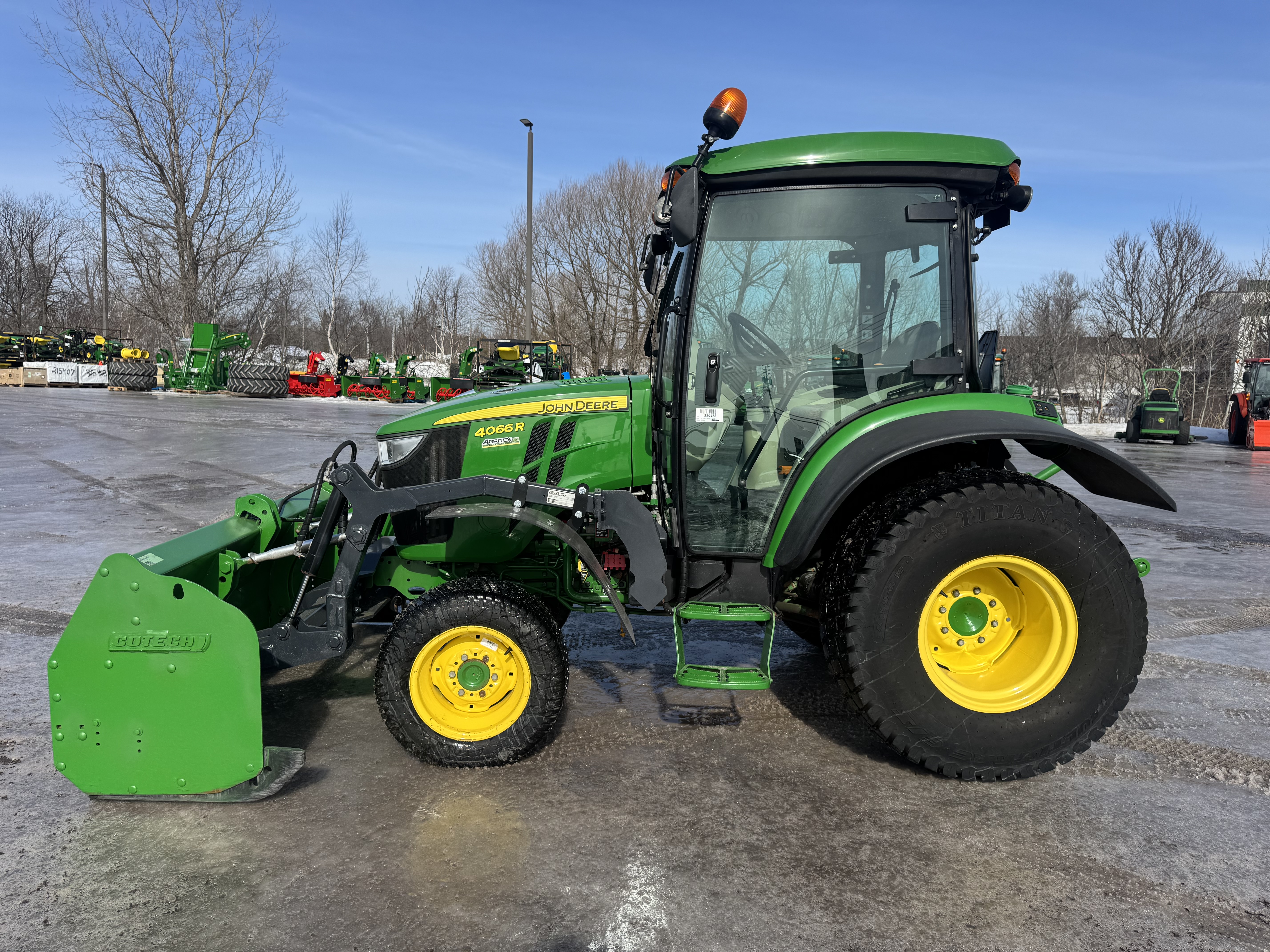 John Deere 4066R GRATTE TURF    